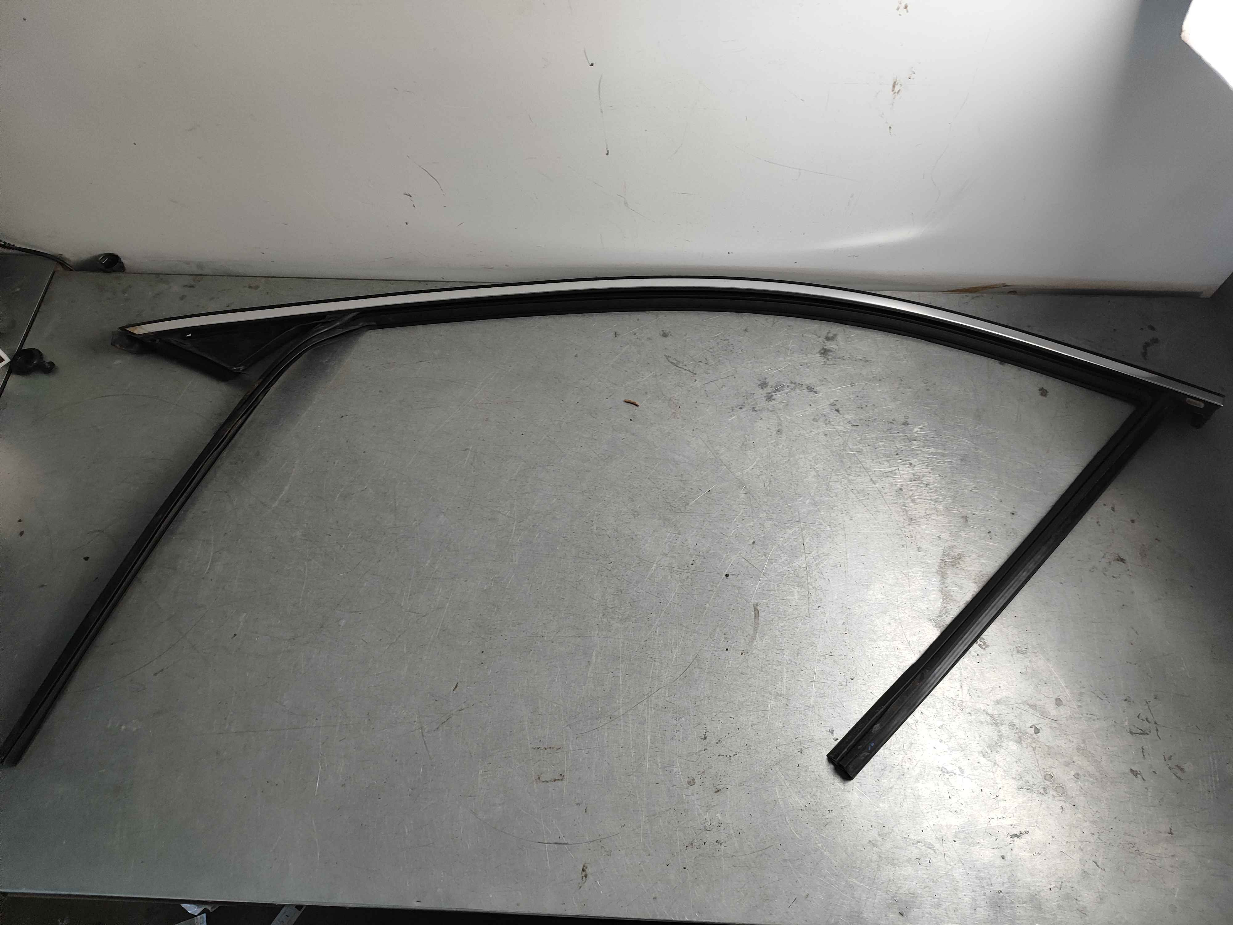Guide moulding, front, left (XC60 (18-))
