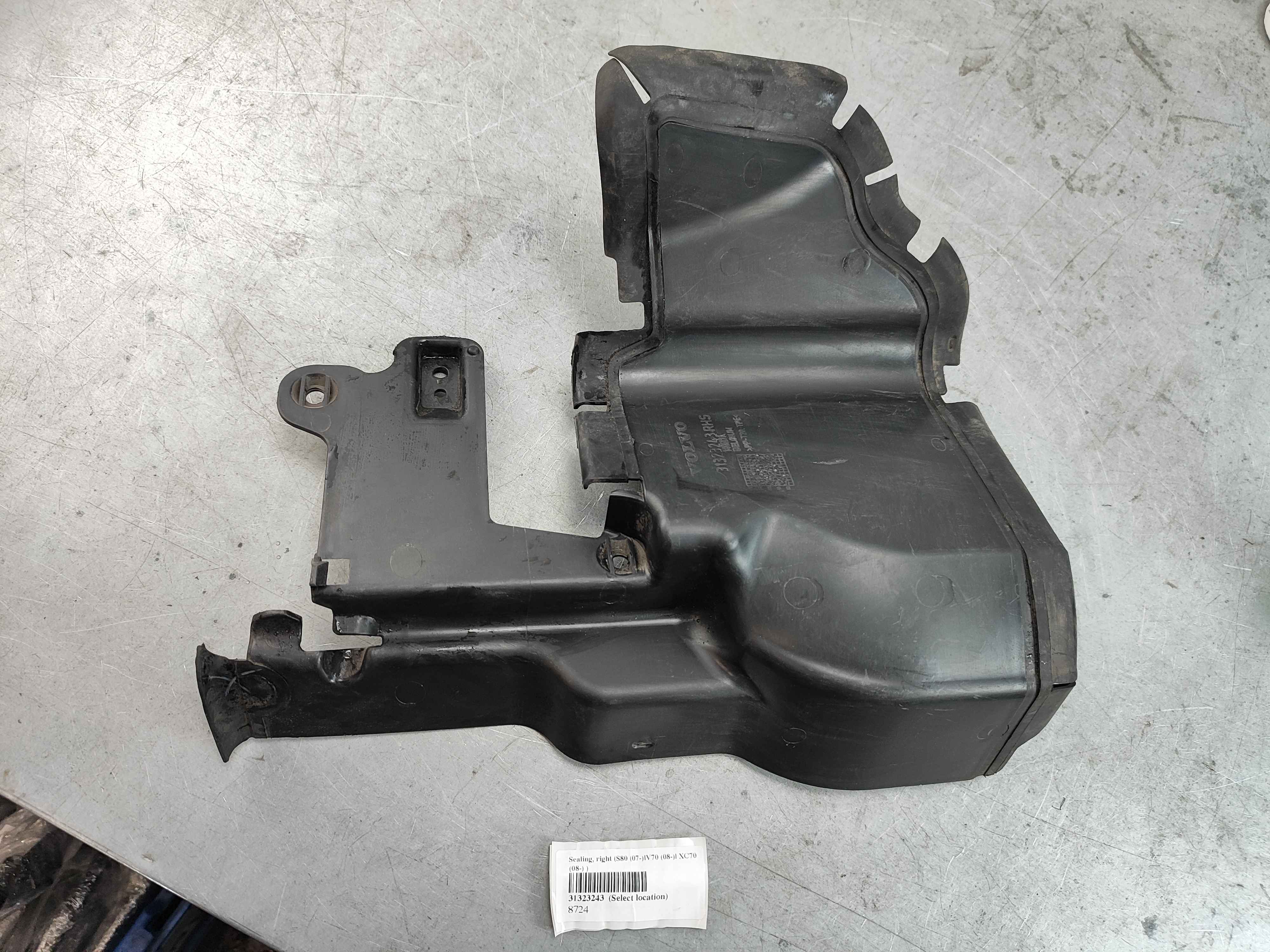 Sealing, right (S80 (07-)|V70 (08-)| XC70 (08-) )