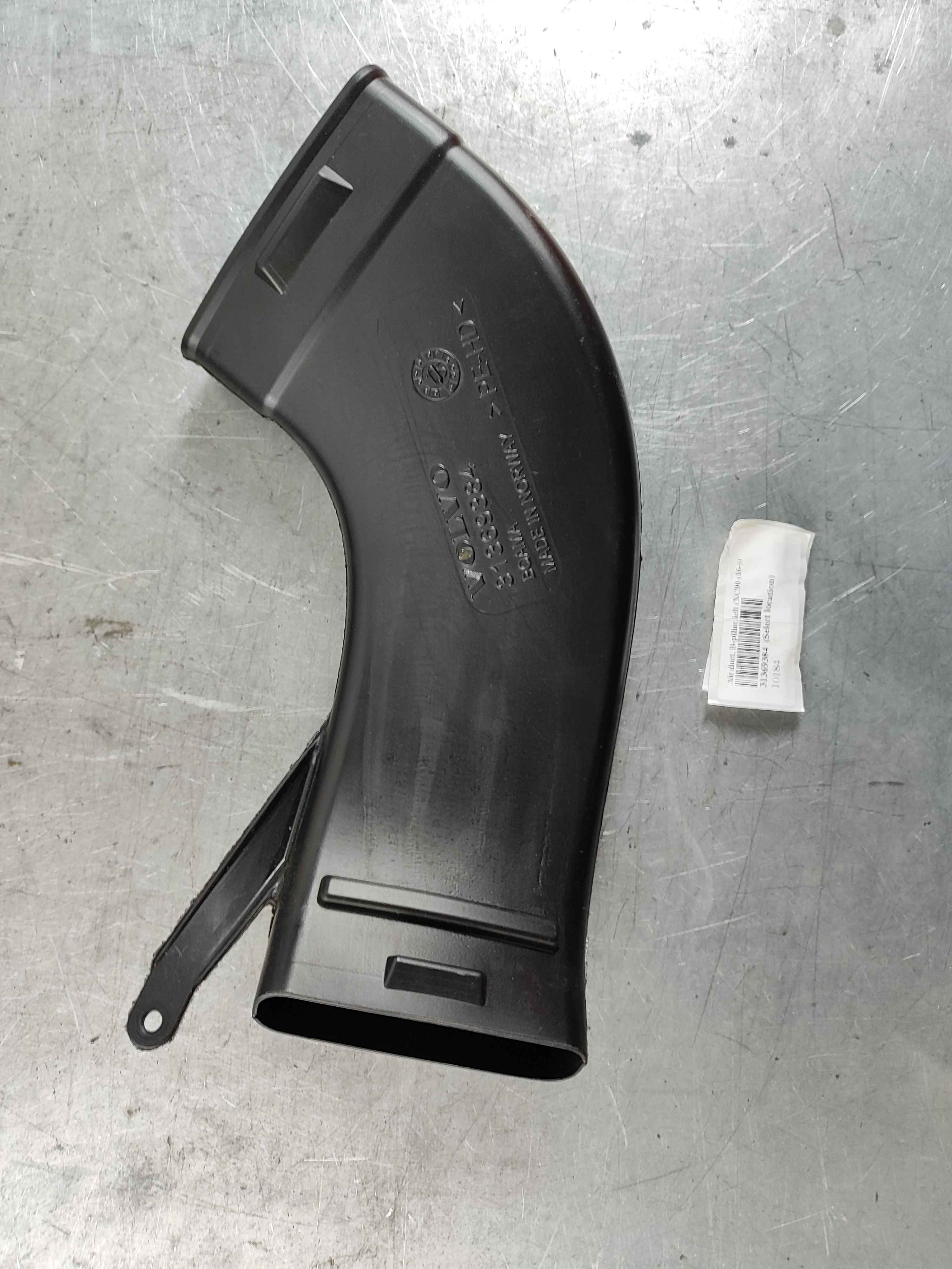 Air duct, B-pillar, left (XC90 (16-))