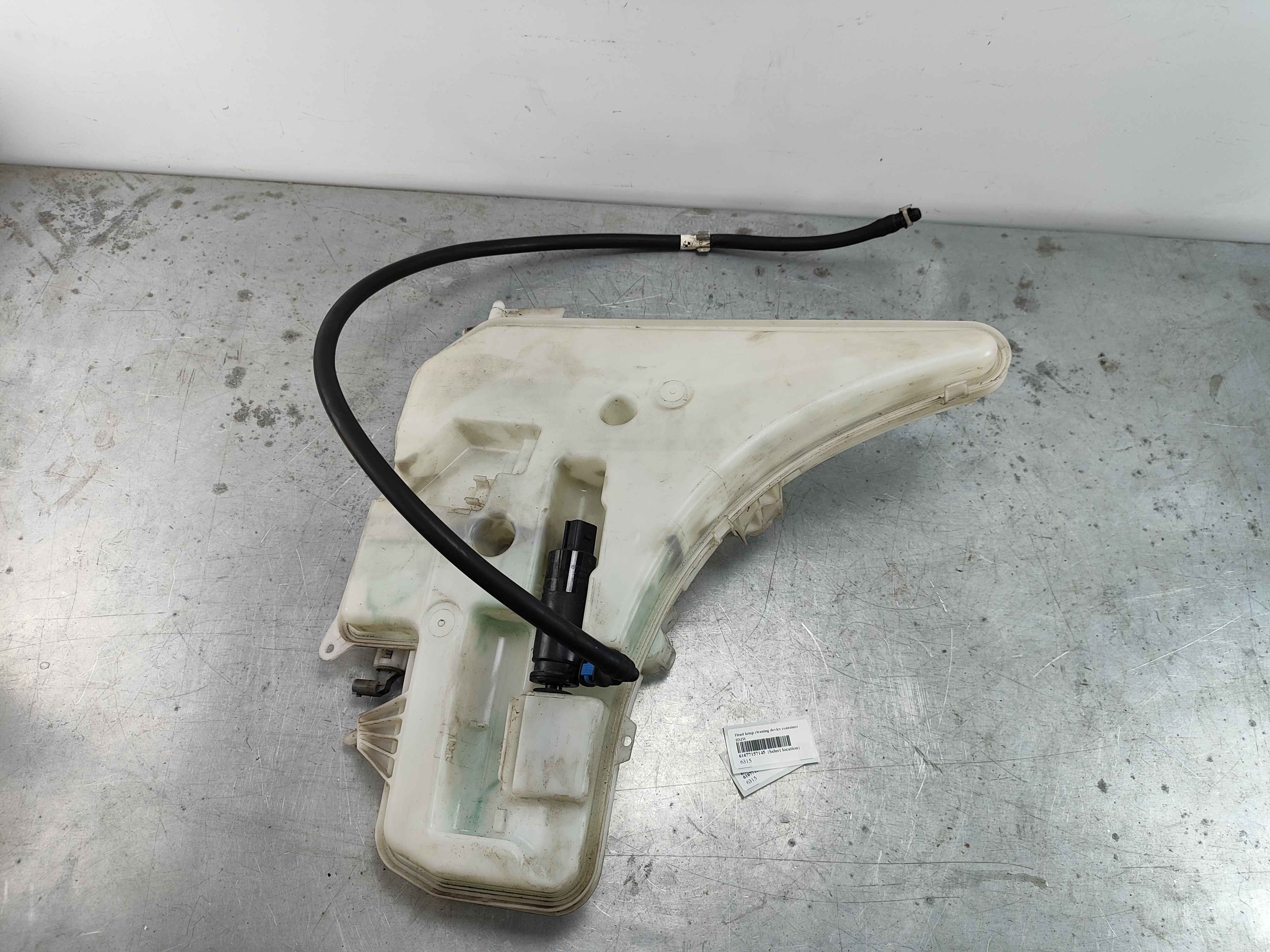 Head lamp cleaning device container BMW