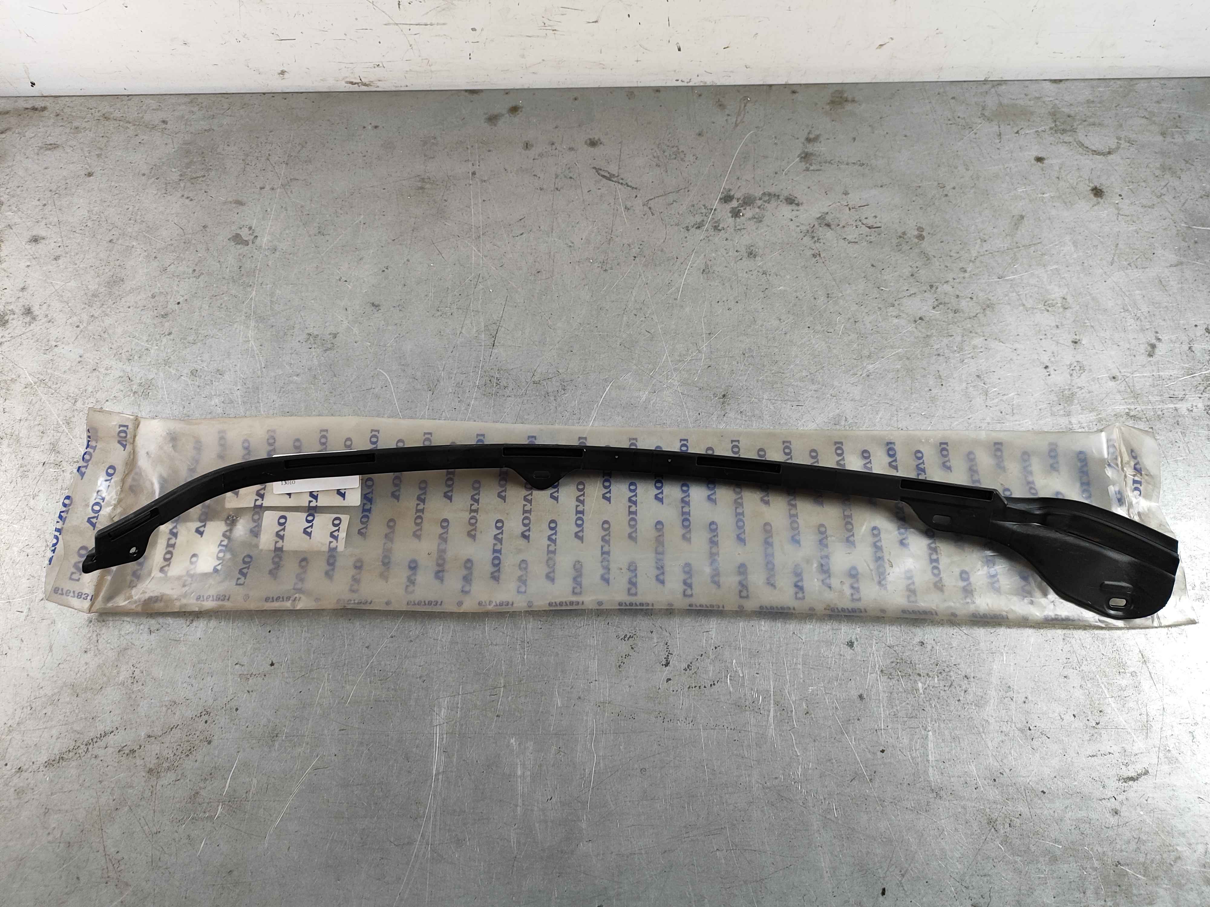 Sealing strip, left, XC60 (-17)
