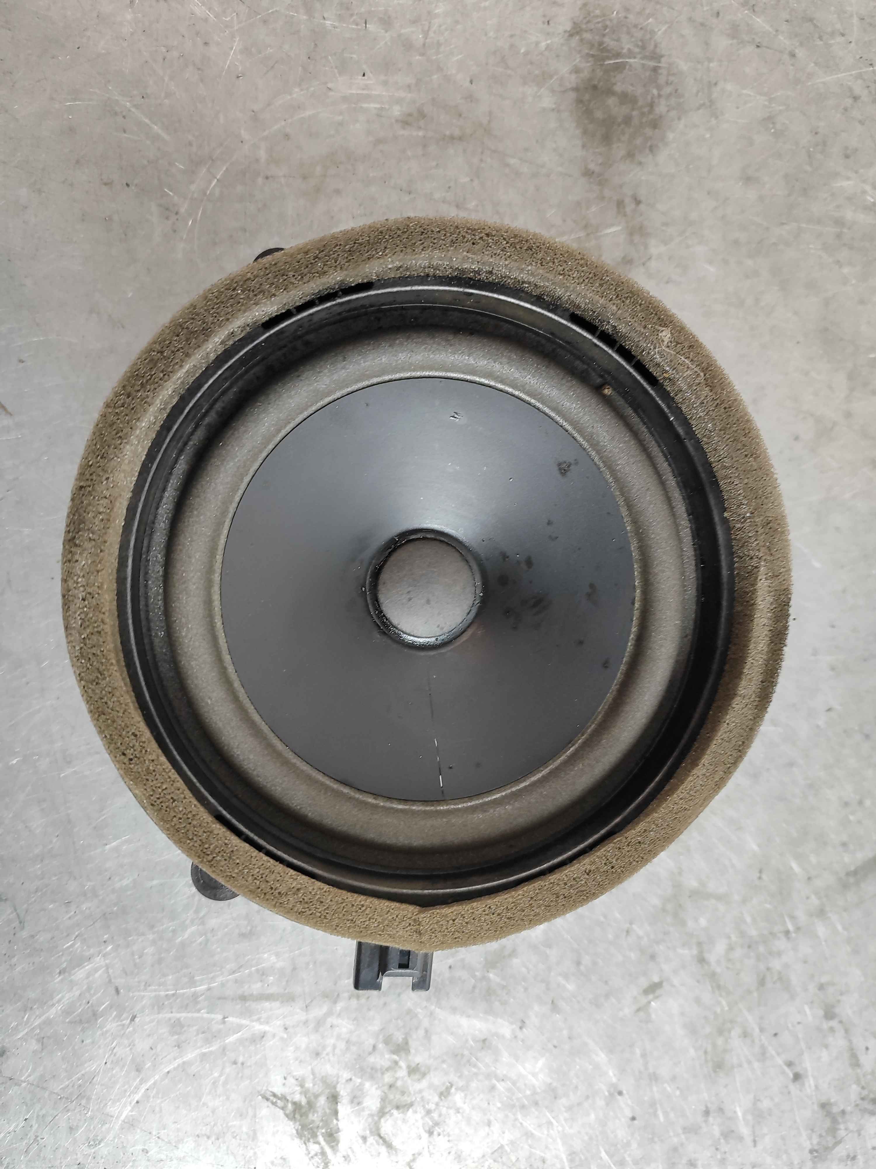 Loudspeaker, base, rear door
