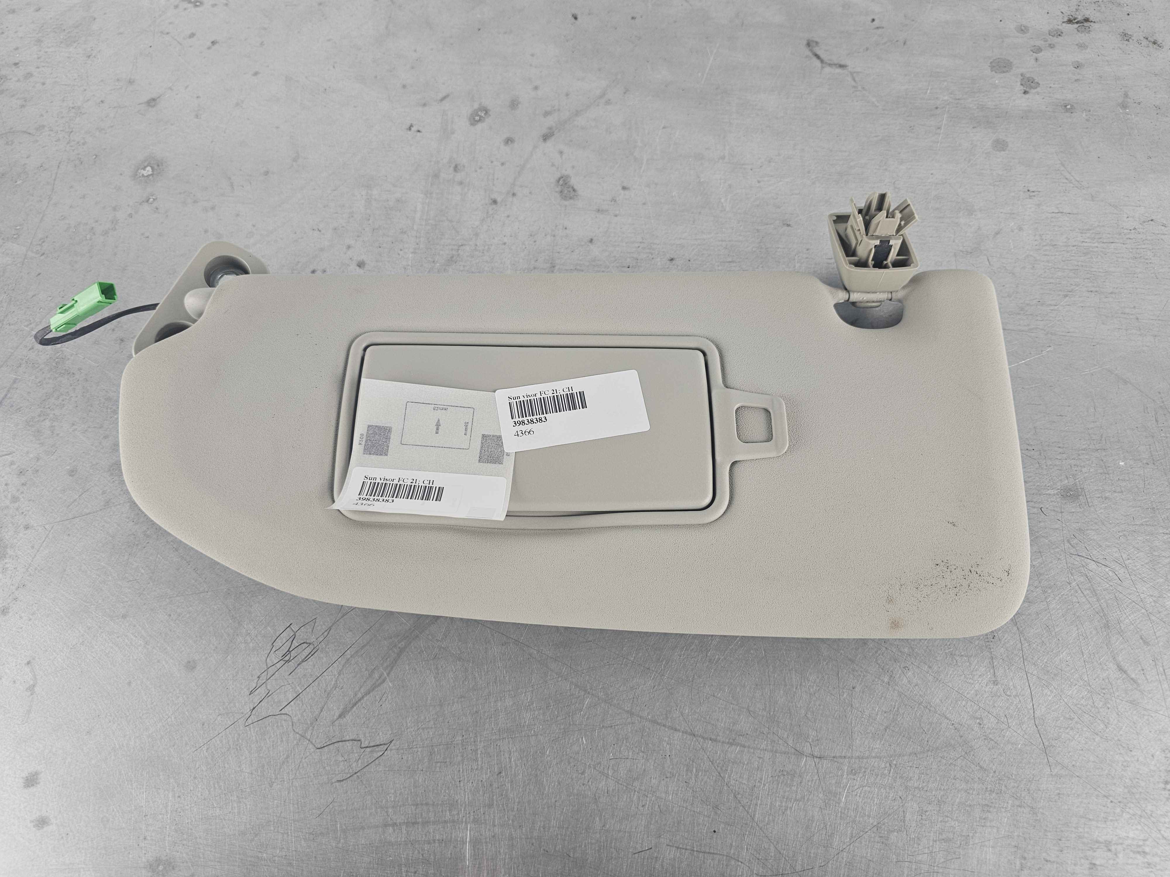 Sun visor FC 21; CH -733665 FC 25; CH -733665 FC 36; CH -735337 left (US) (CA) blonde Variant code: FH02 and PB02 and (4701 or 4702).