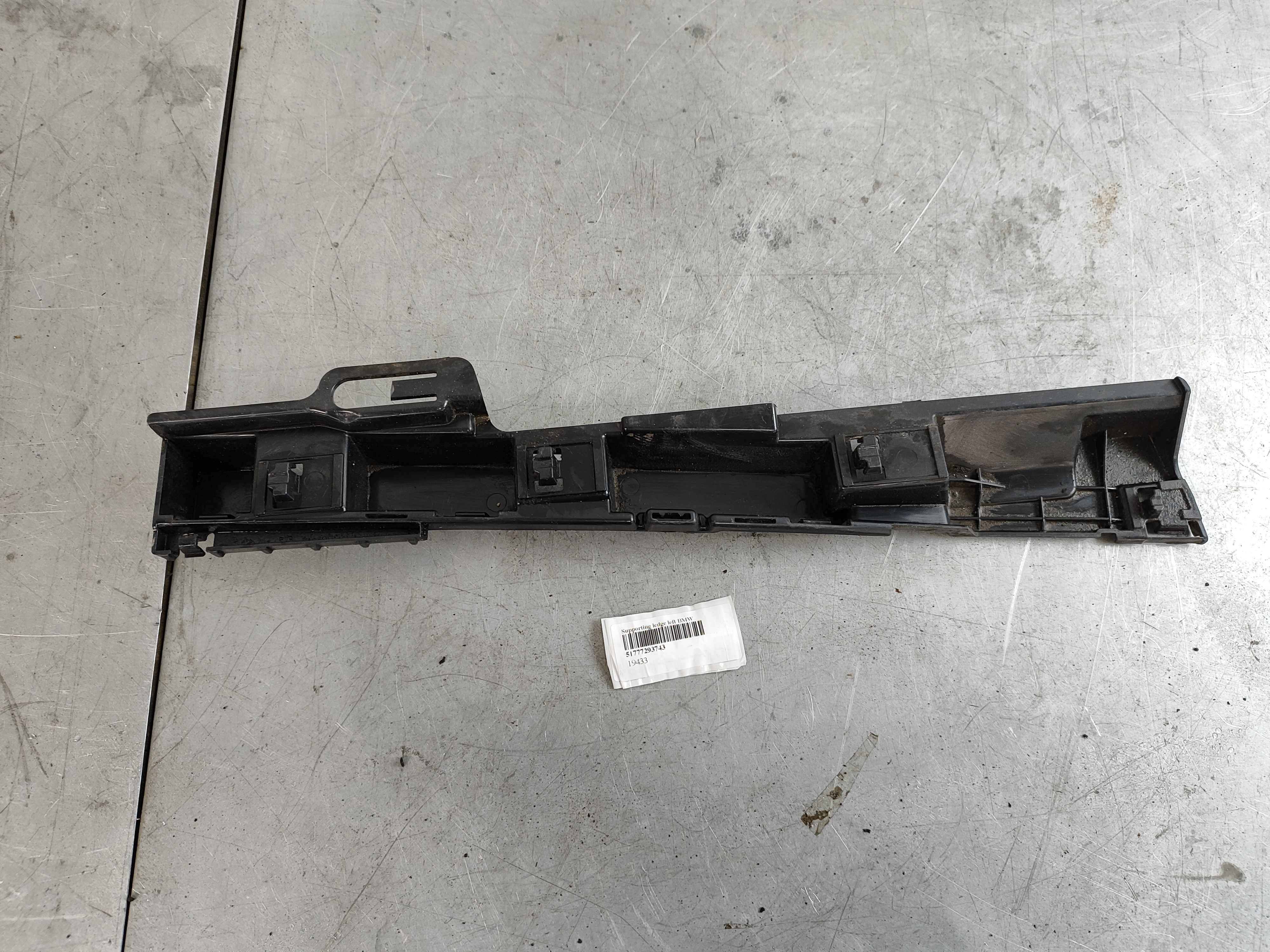 Supporting ledge left BMW