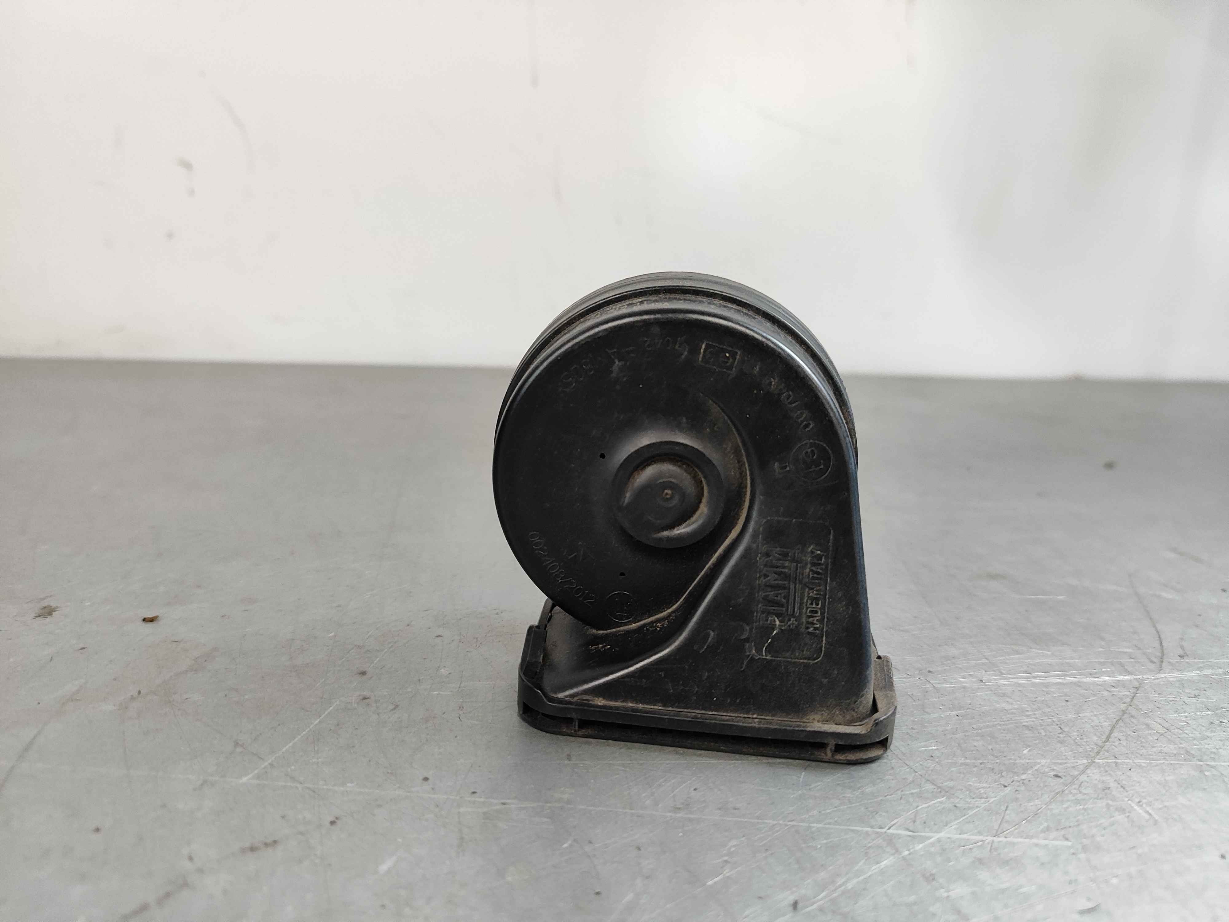 Horn, low frequency, left, side (XC40|C40)
