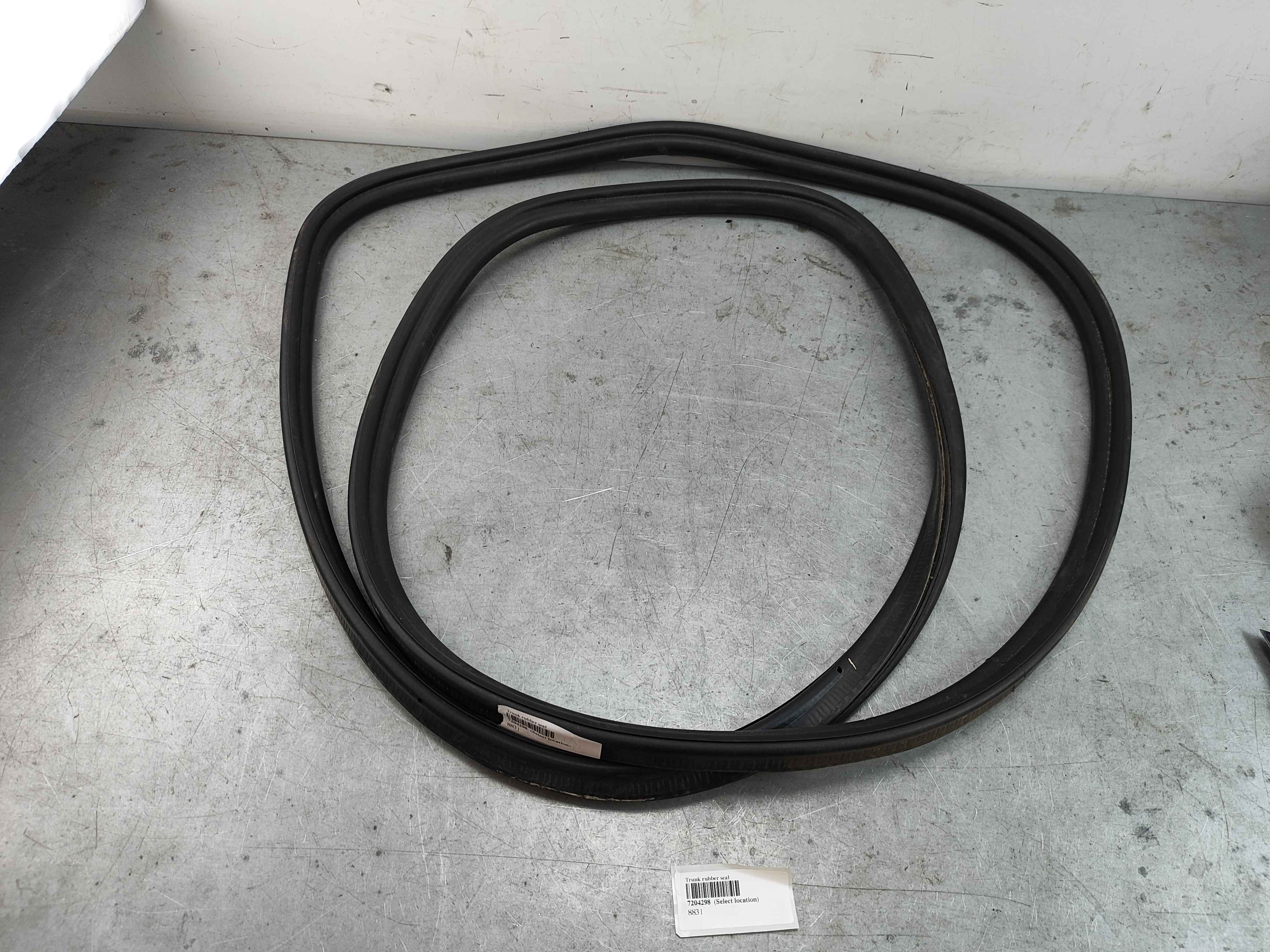 Trunk rubber seal