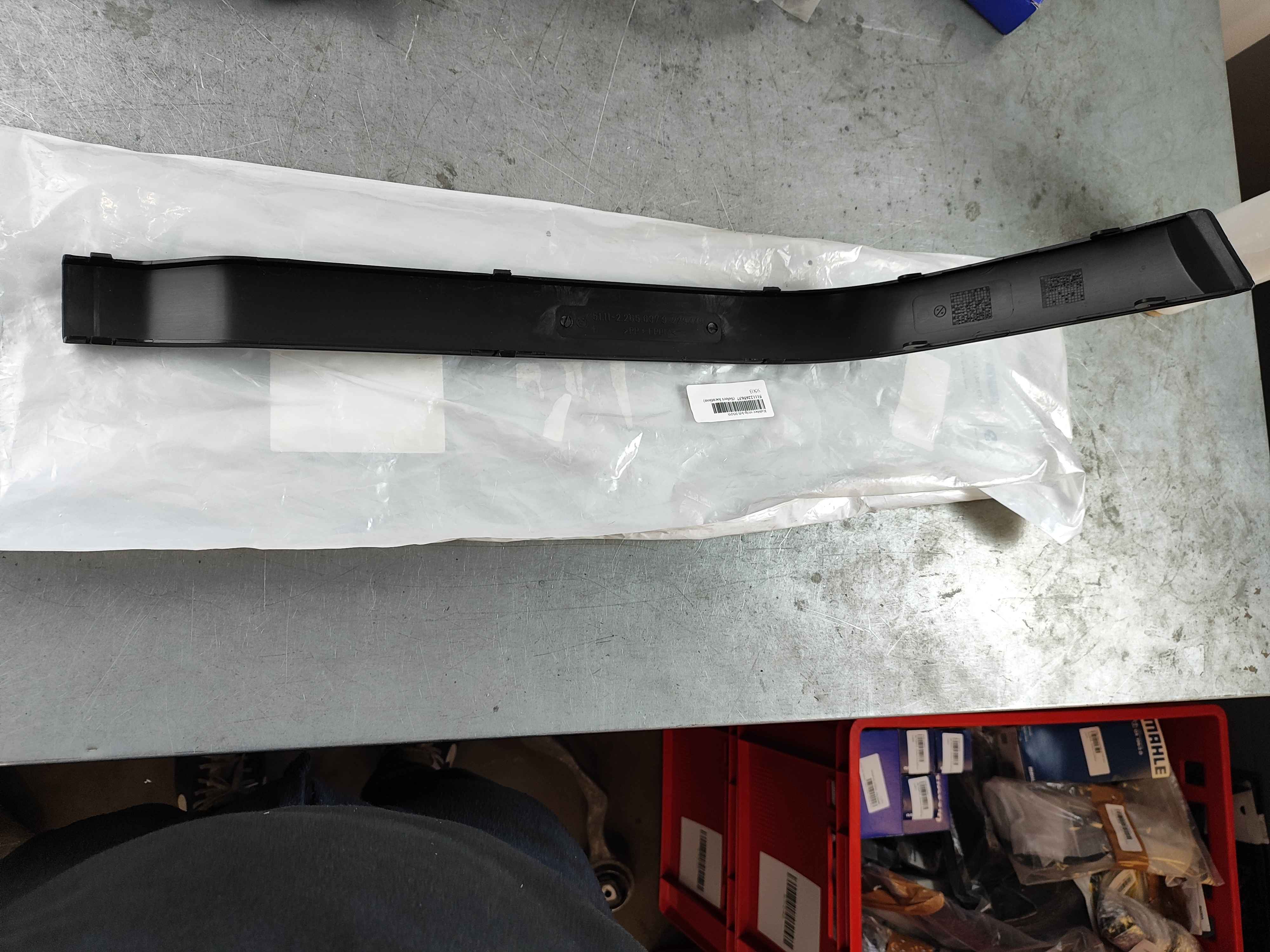 Rubber strip left BMW