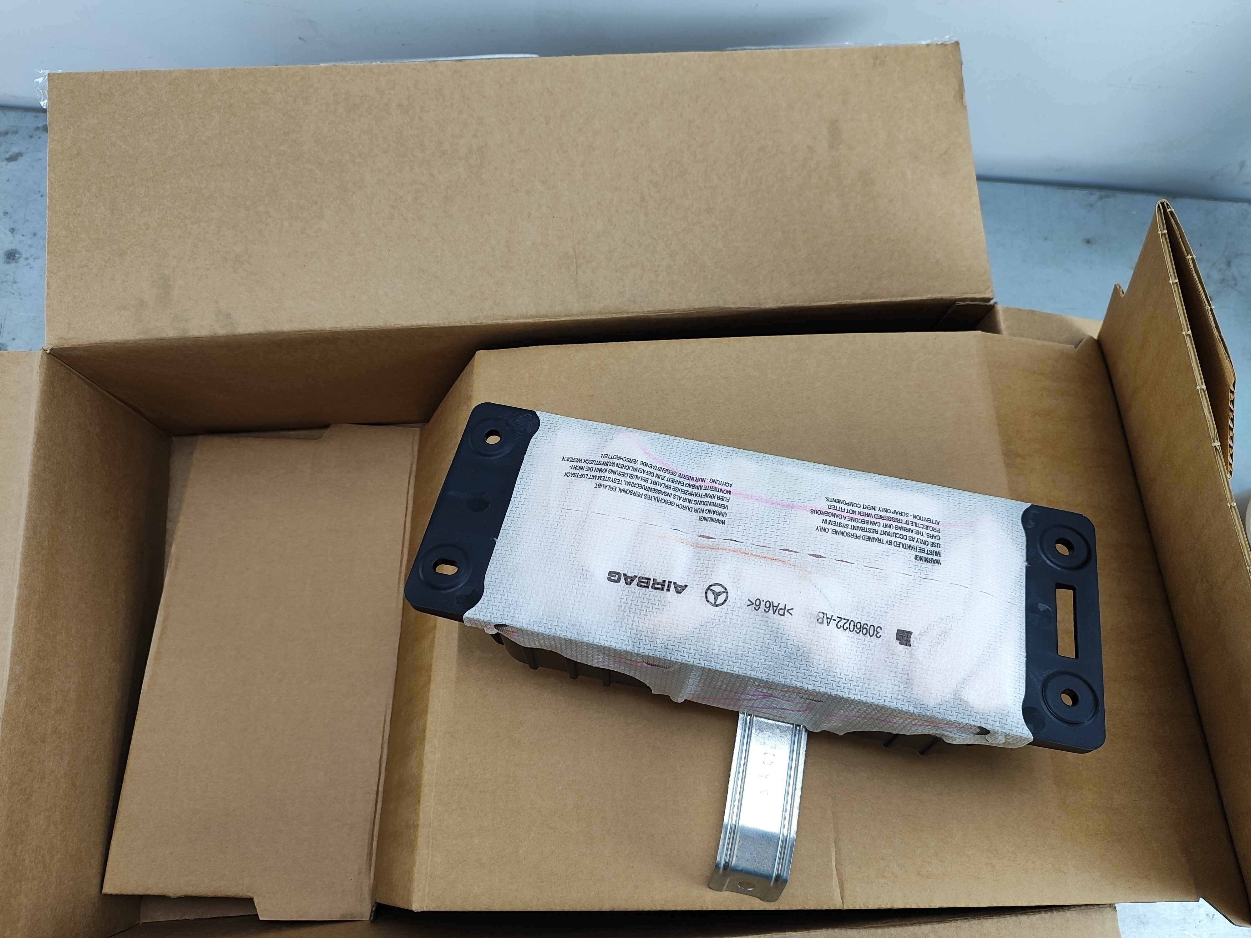 Mercedes-Benz A1678607701