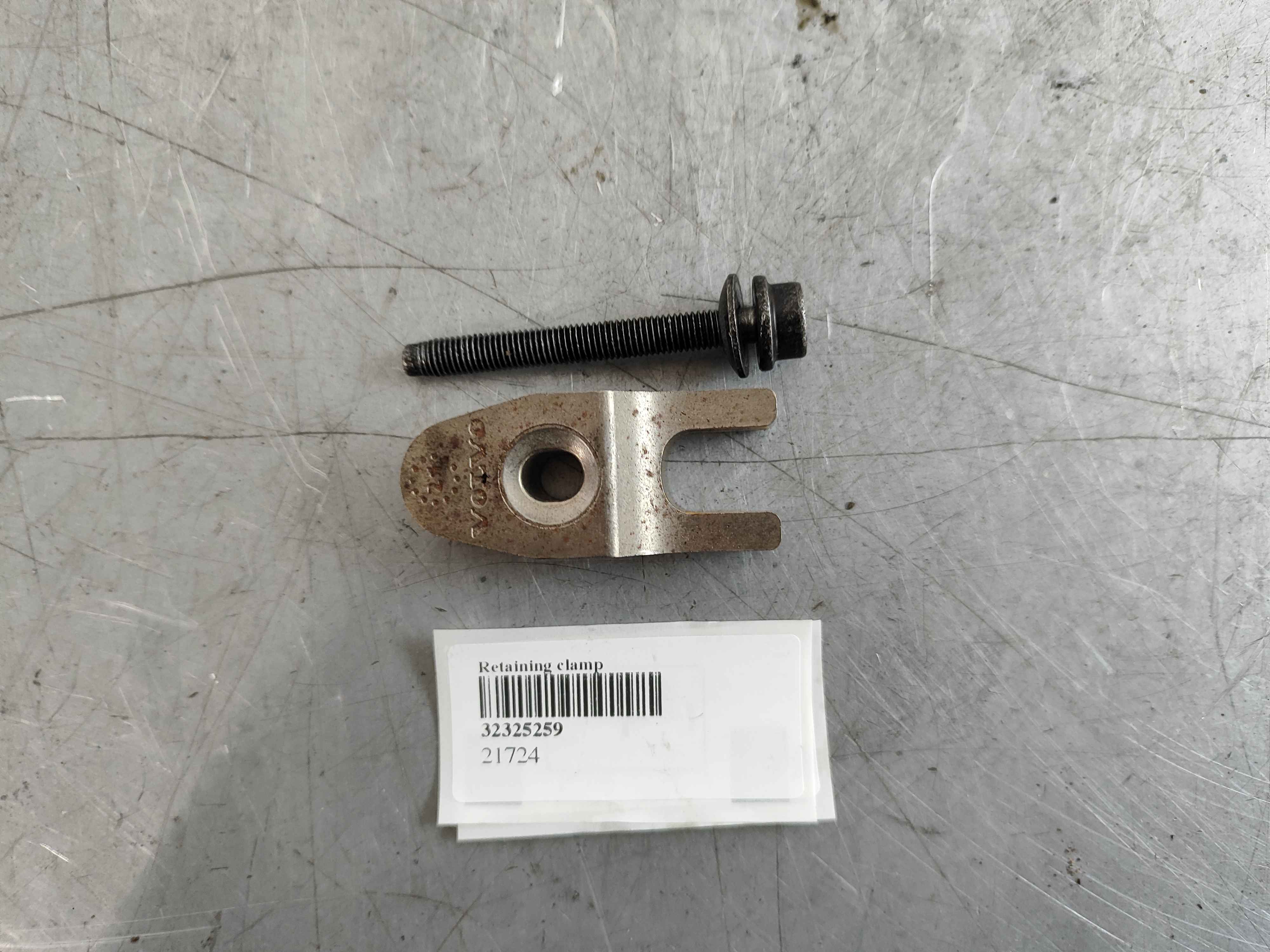 Retaining clamp