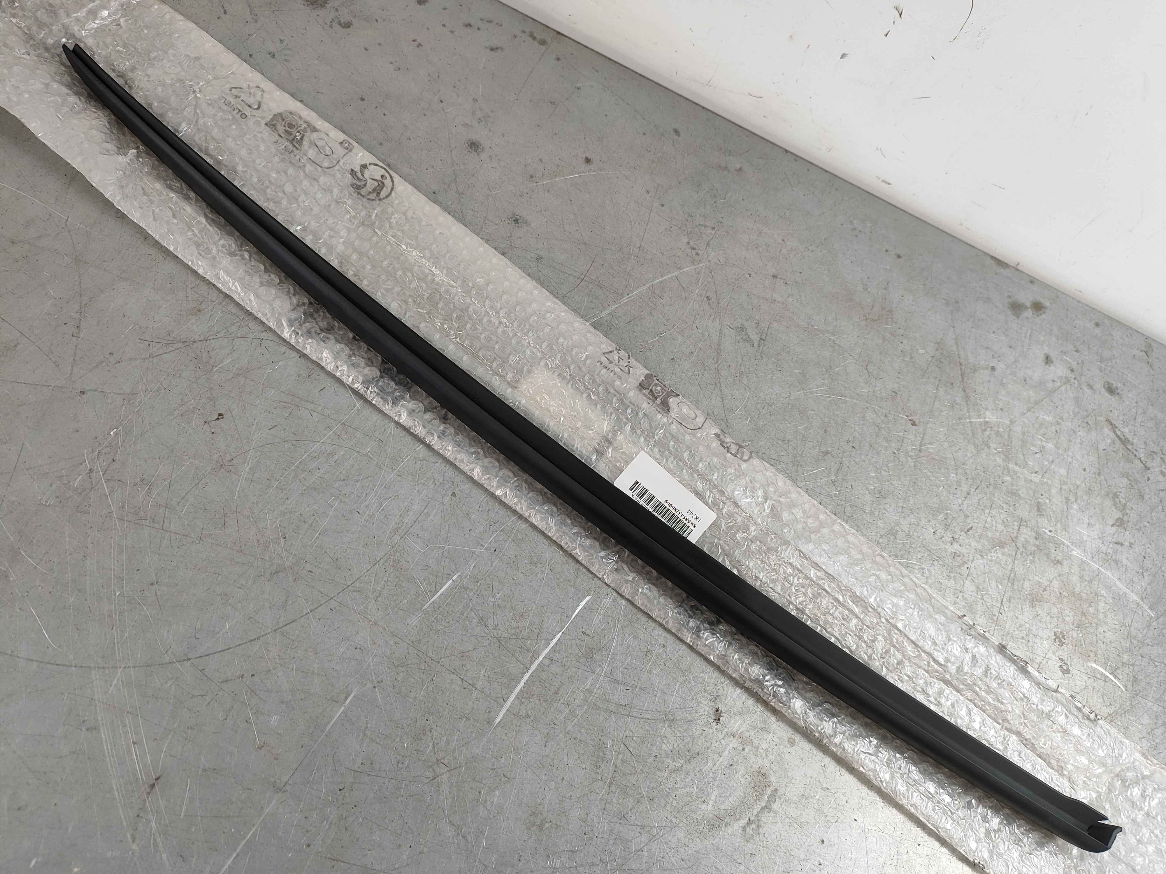 Water deflector strip satin black