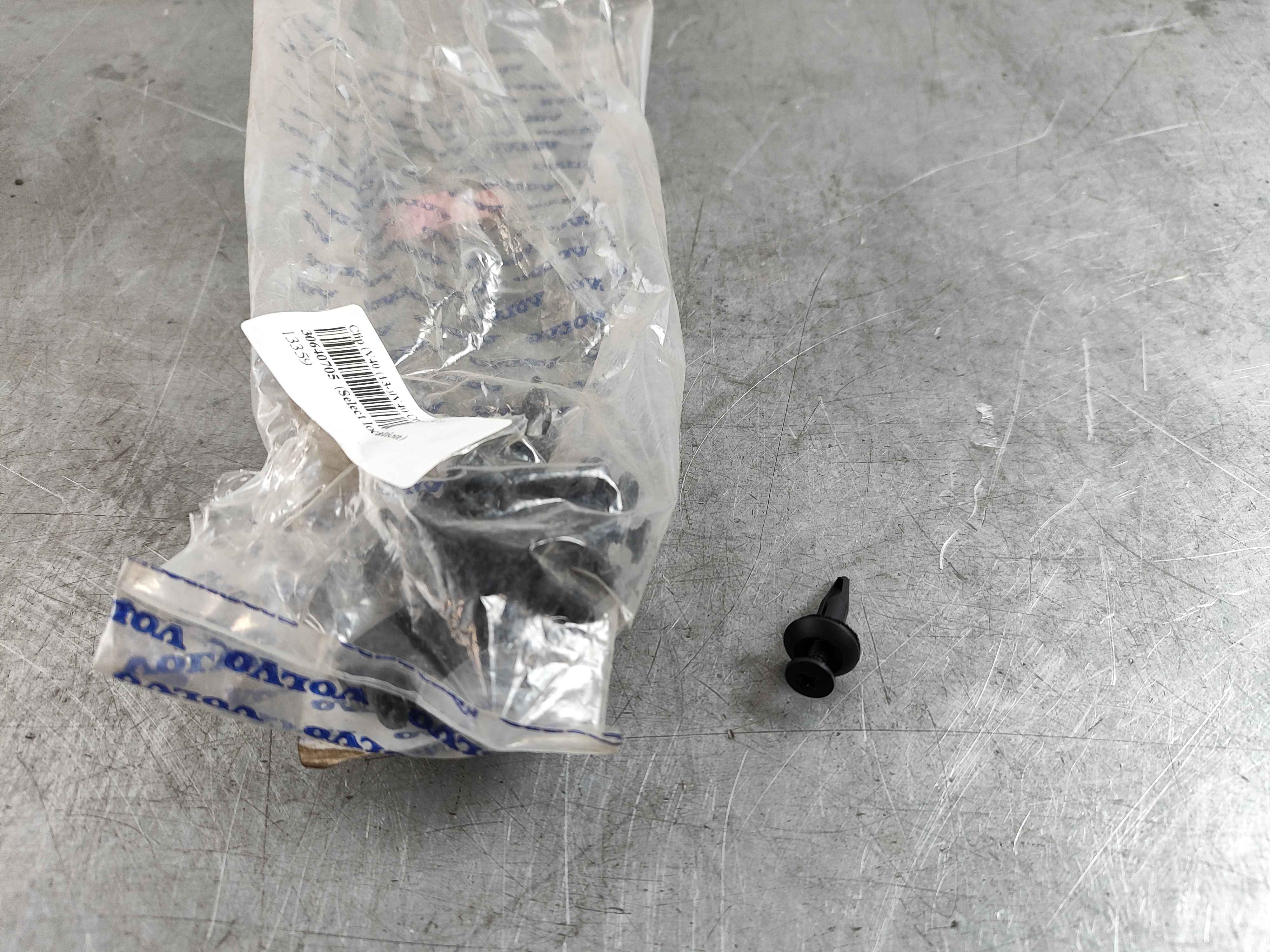 Clip (V40 (13-)|V40 Cross C.)