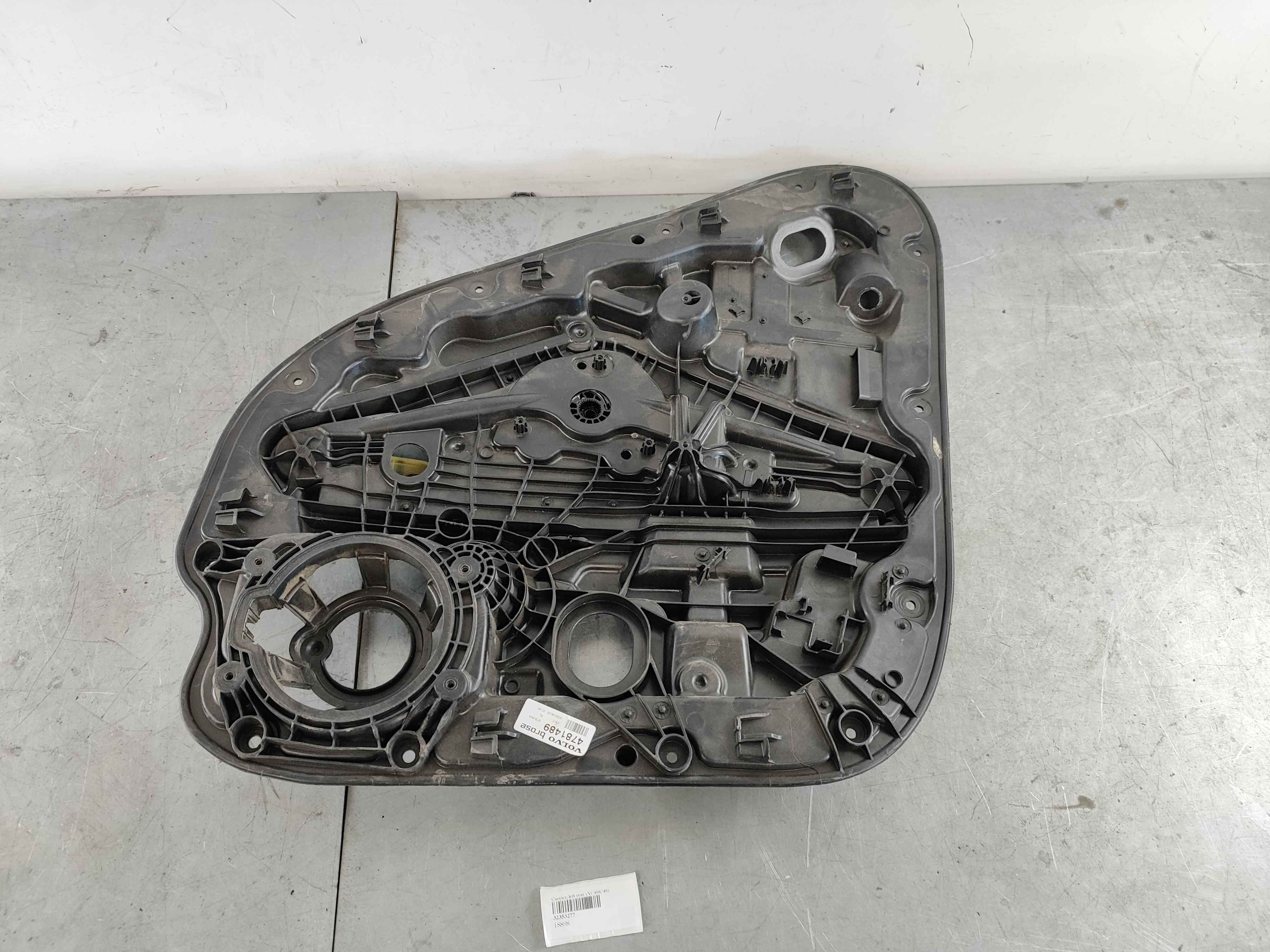 Carrier, left rear (XC40|C40)