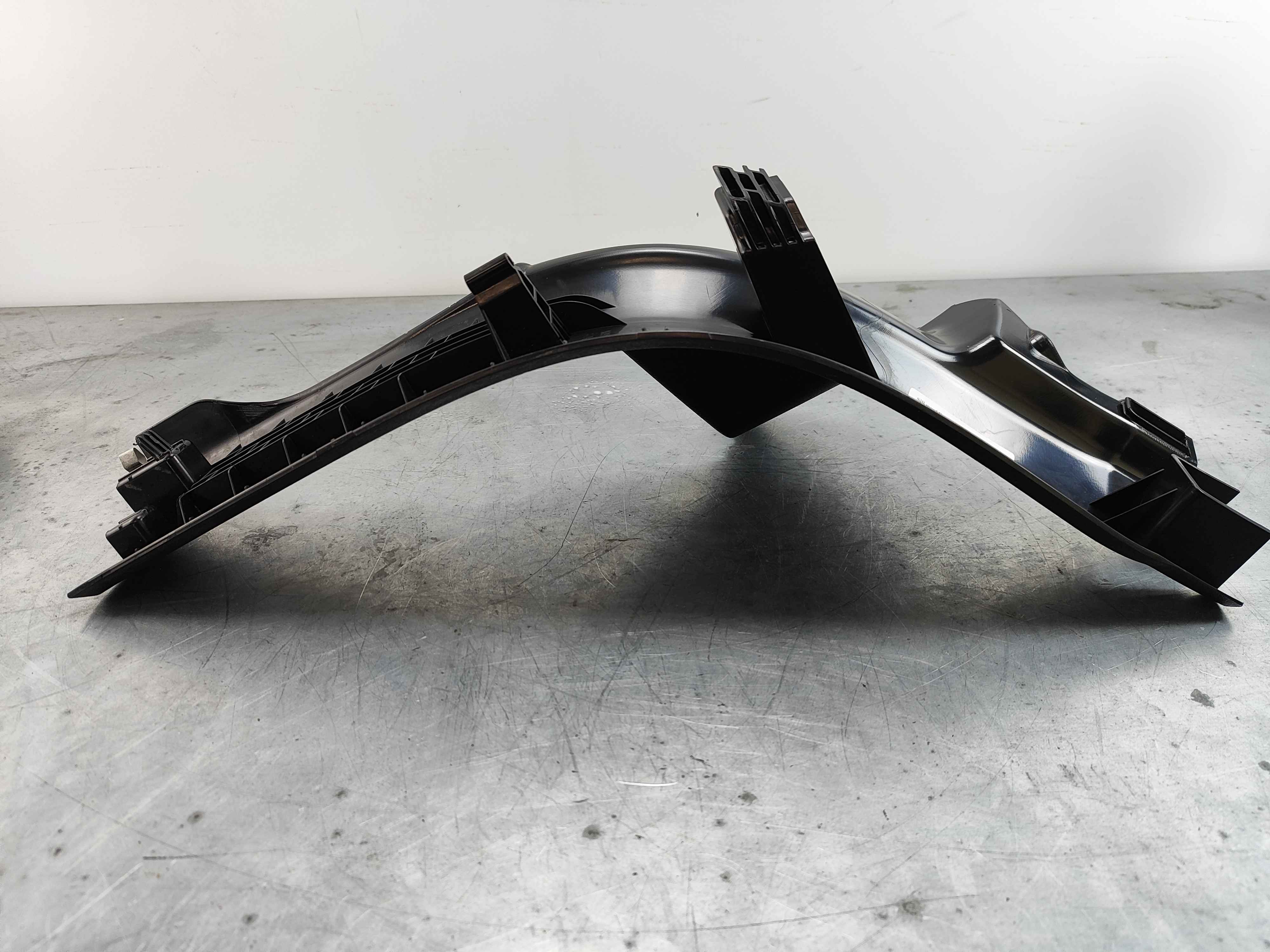 Sill moulding Interior code: RXXX. right rear