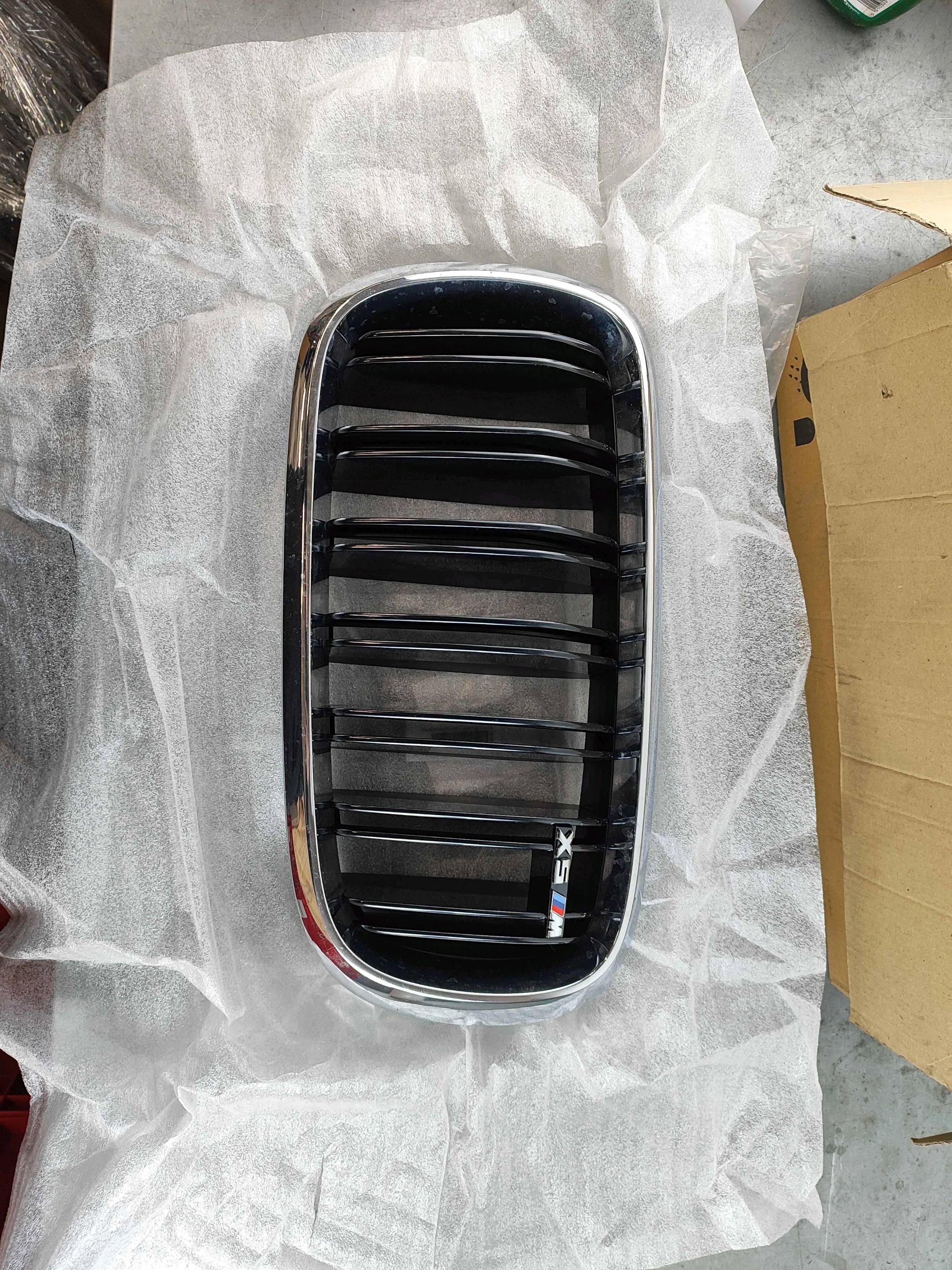 Ornam.grille black high gloss left front BMW