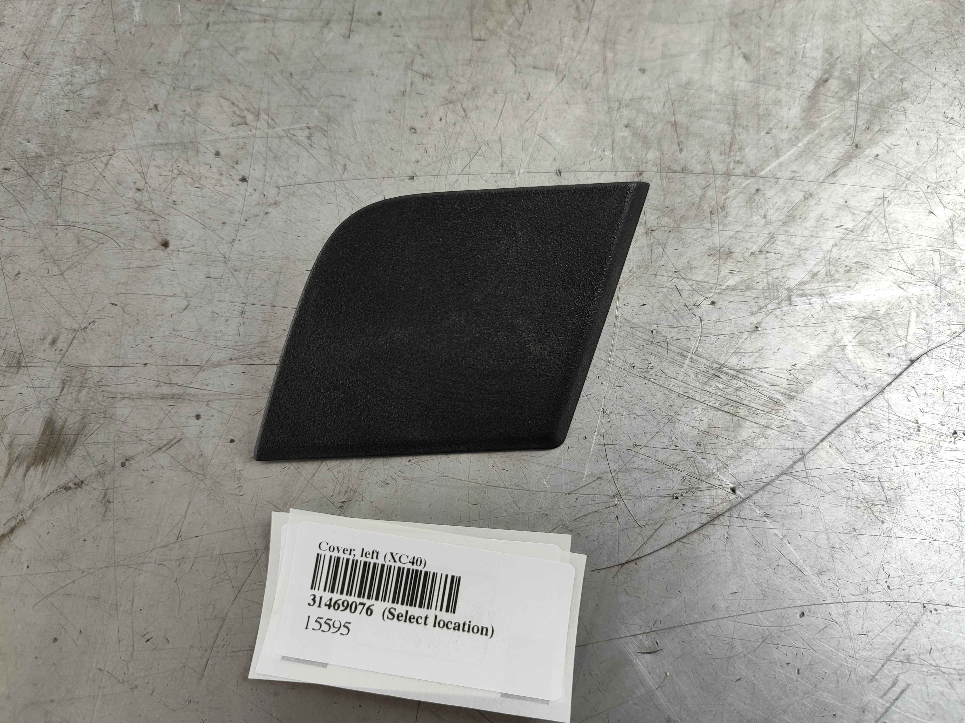 Cover, left (XC40)