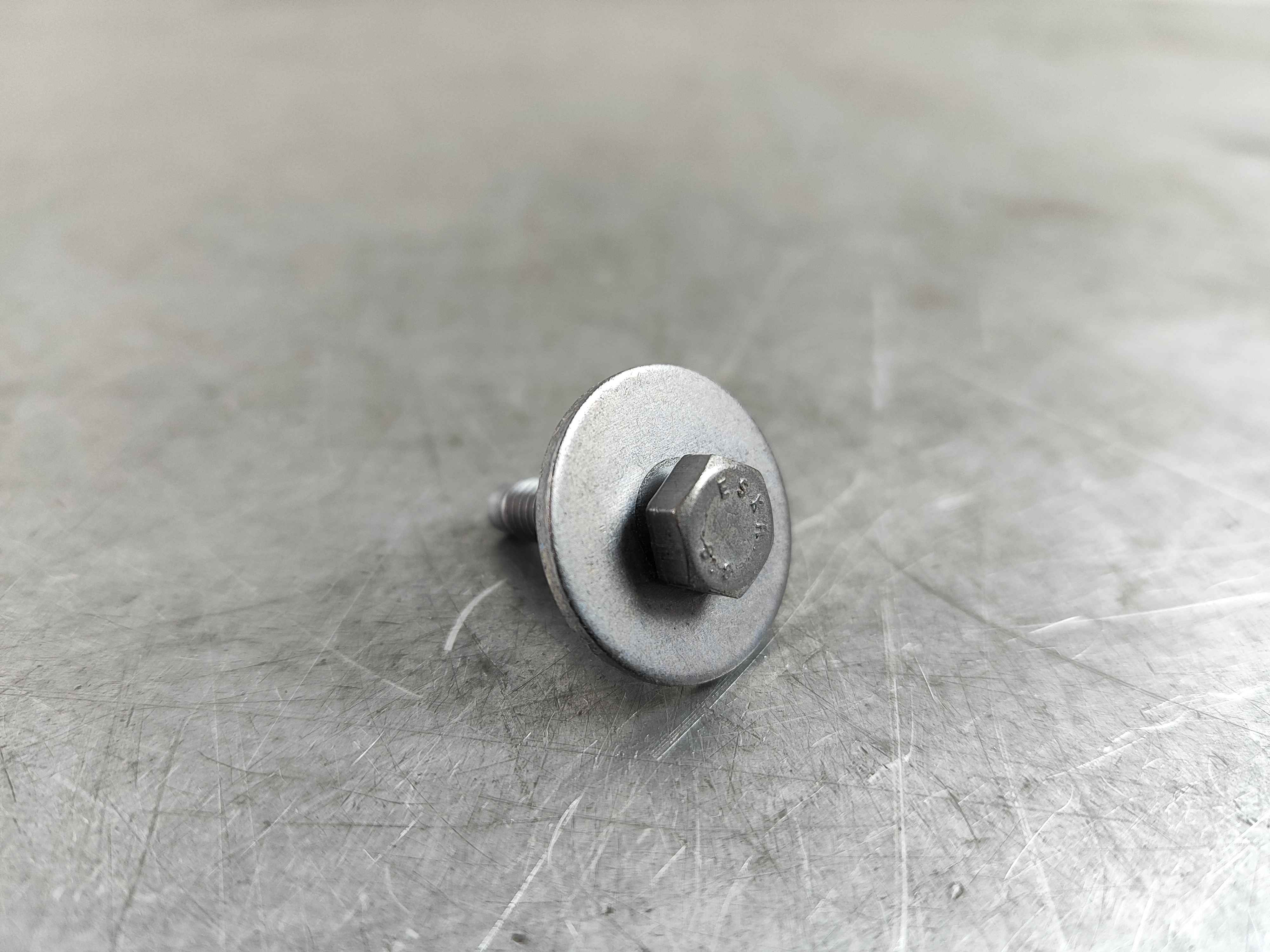 Mercedes-Benz a0049909600