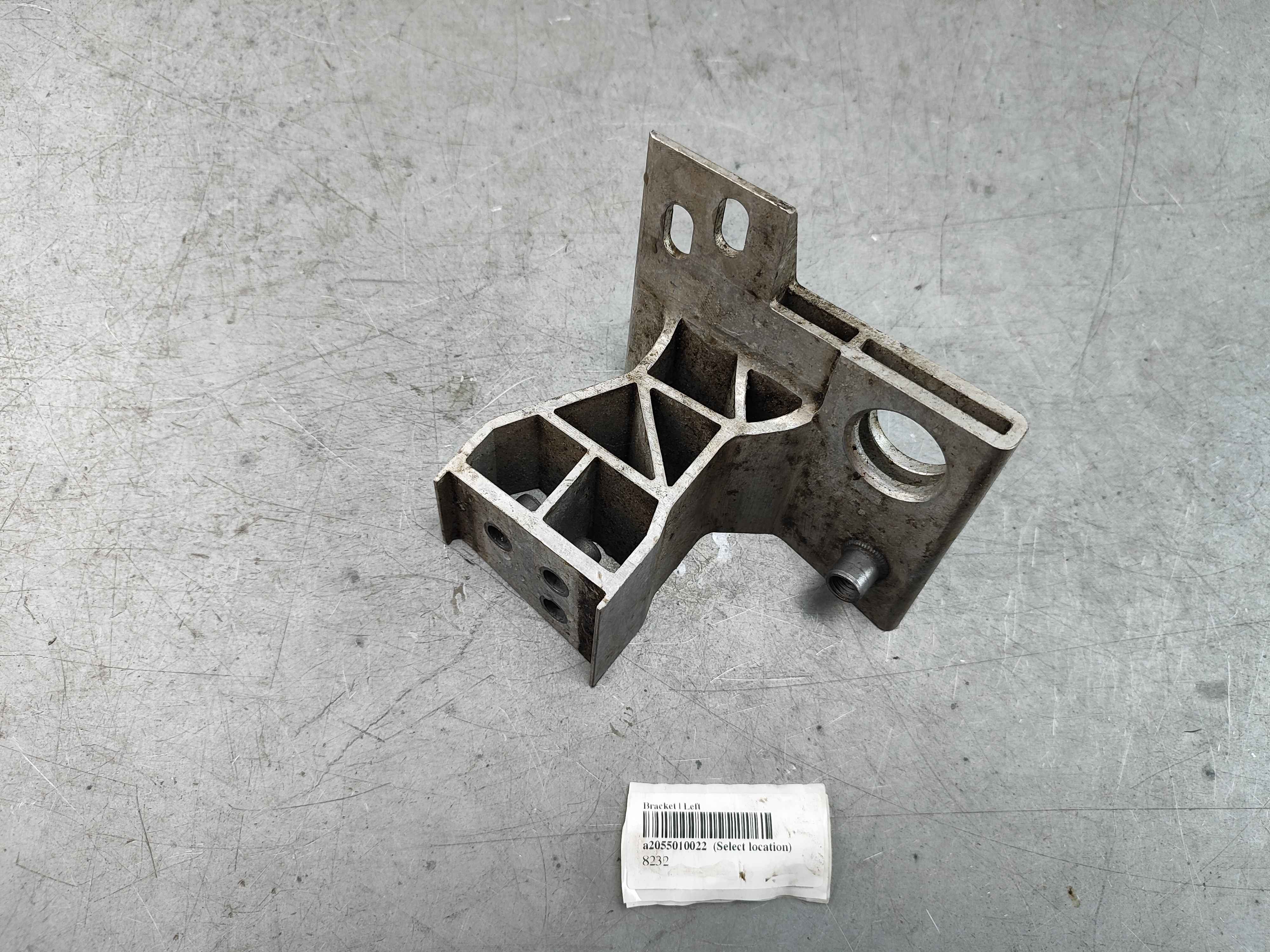 Bracket | Left