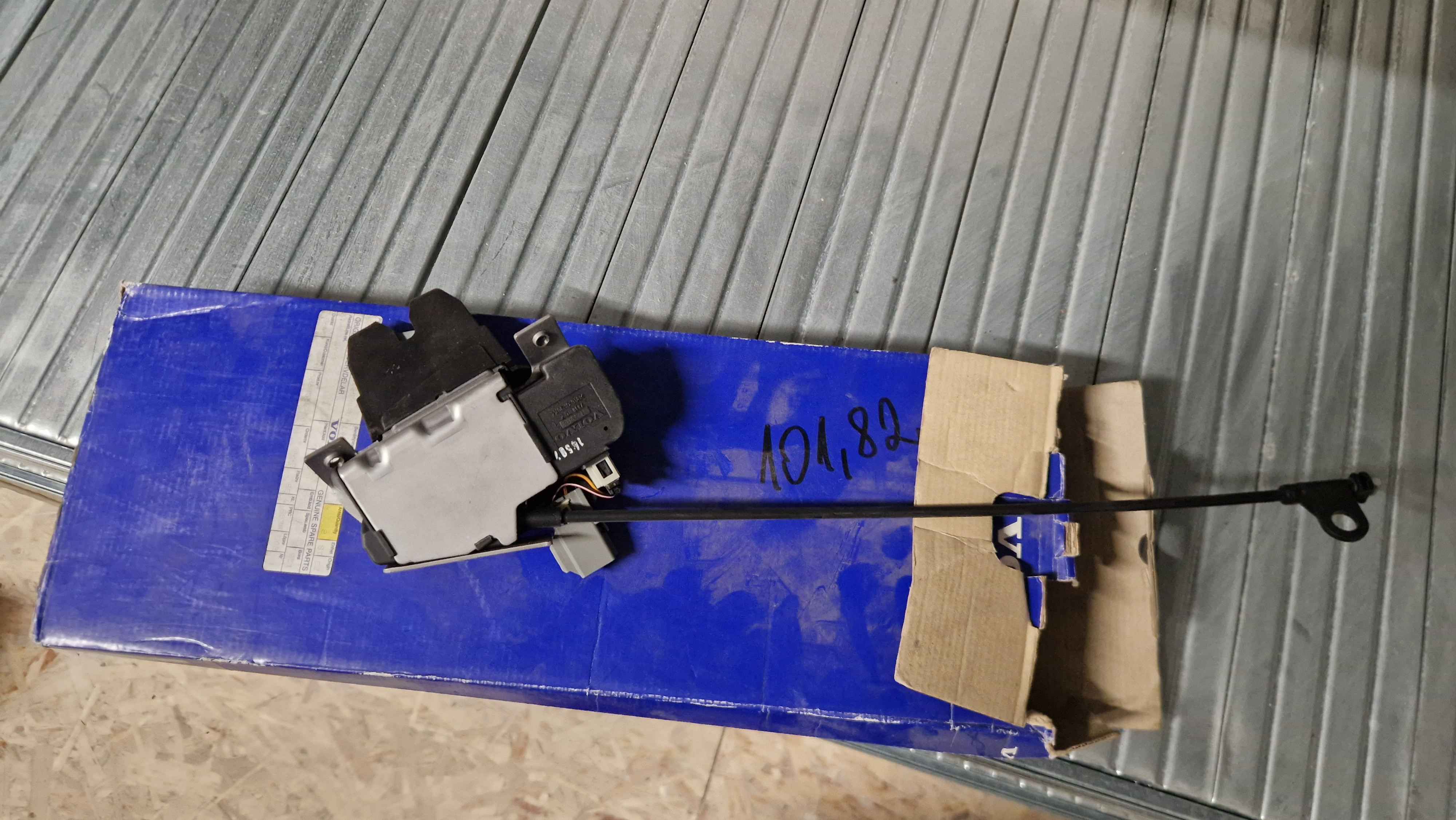 Lock, Without emergencyopening trunklid, S80 (-06), S60 (-09)