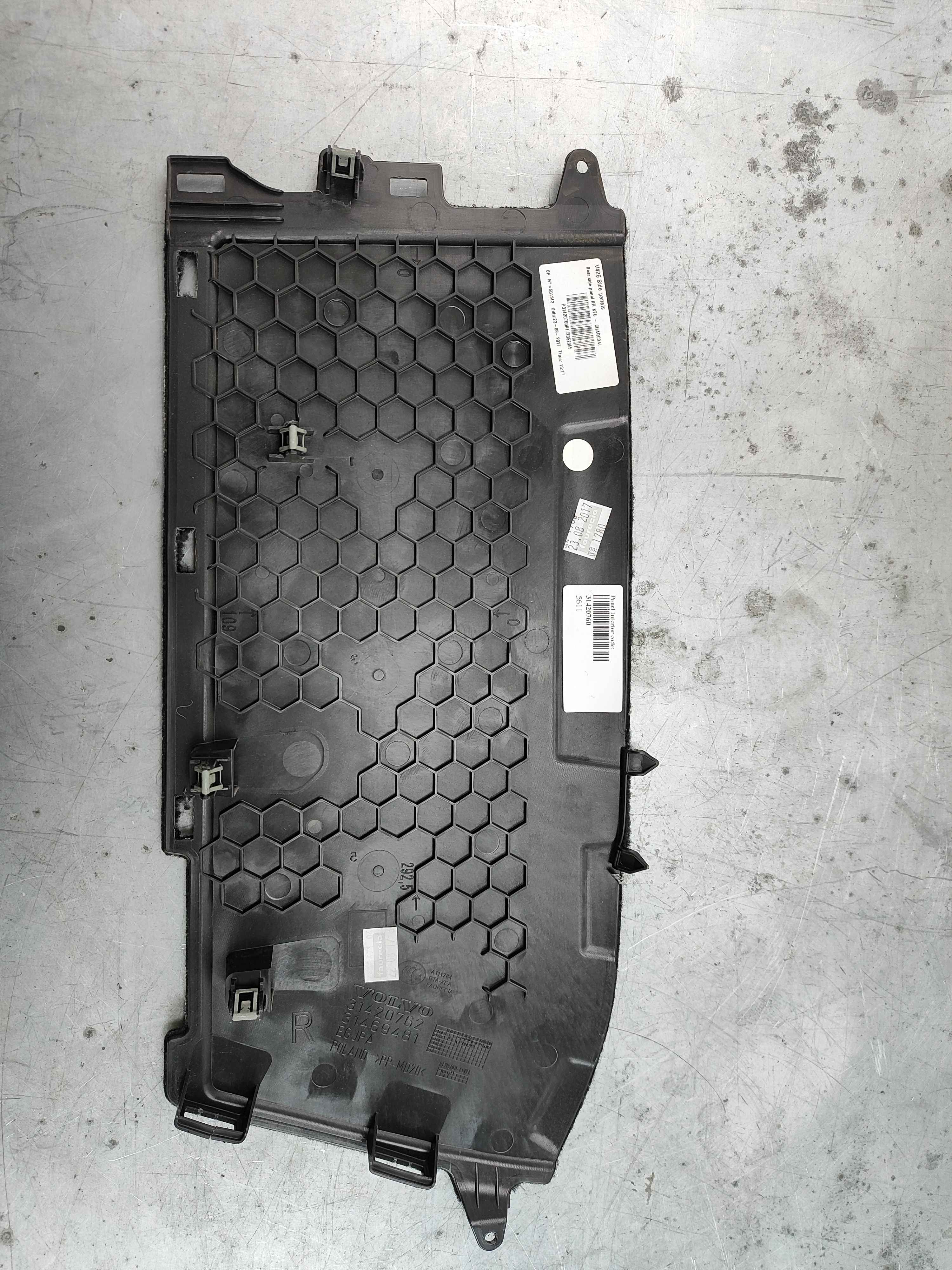 Panel Interior code: RXXX UXXX right rear