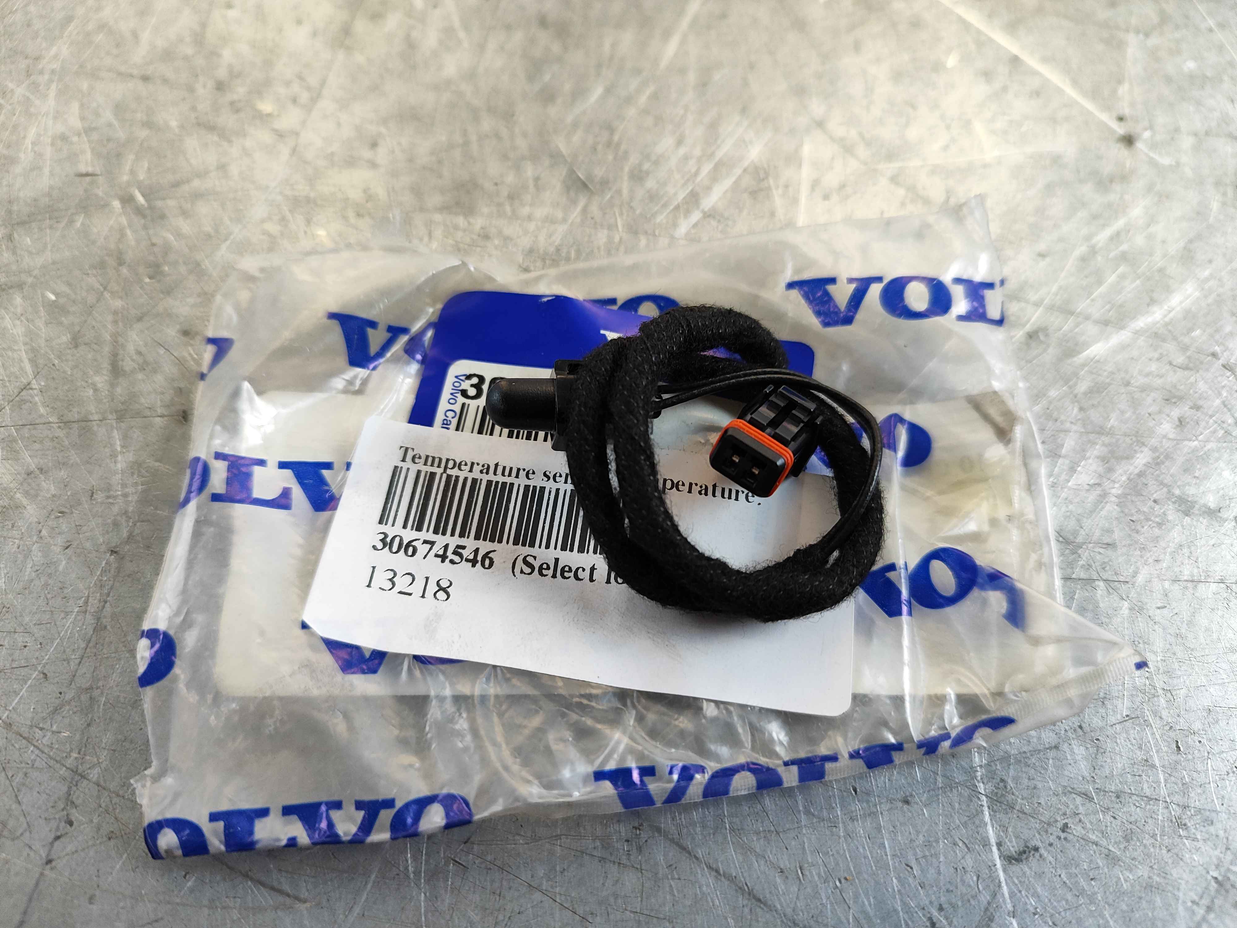 Temperature sensor, temperature