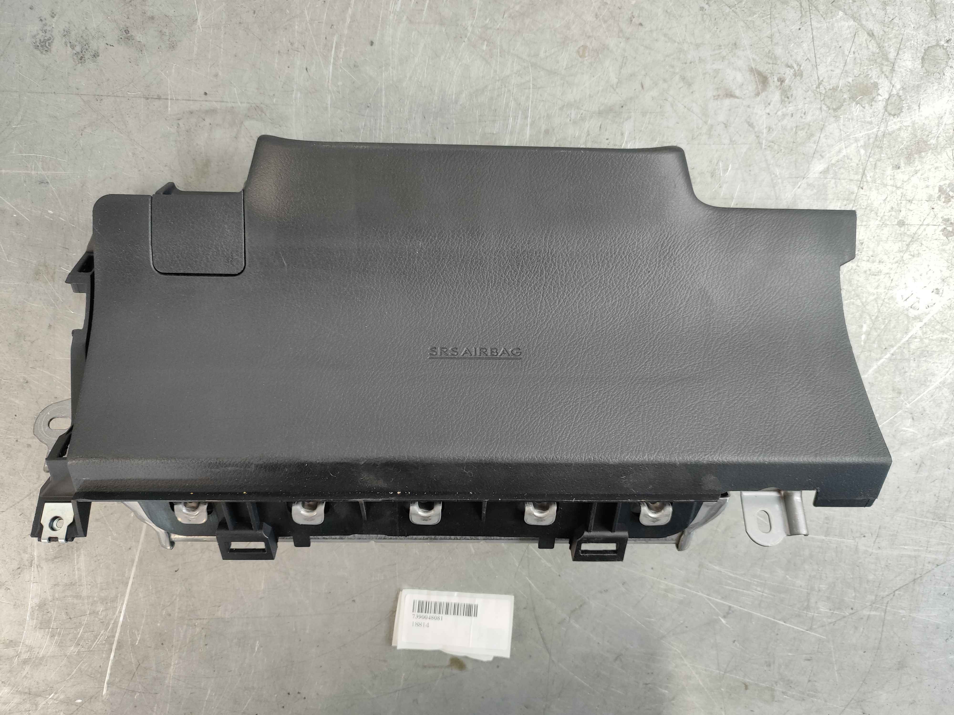 Toyota 7390048081