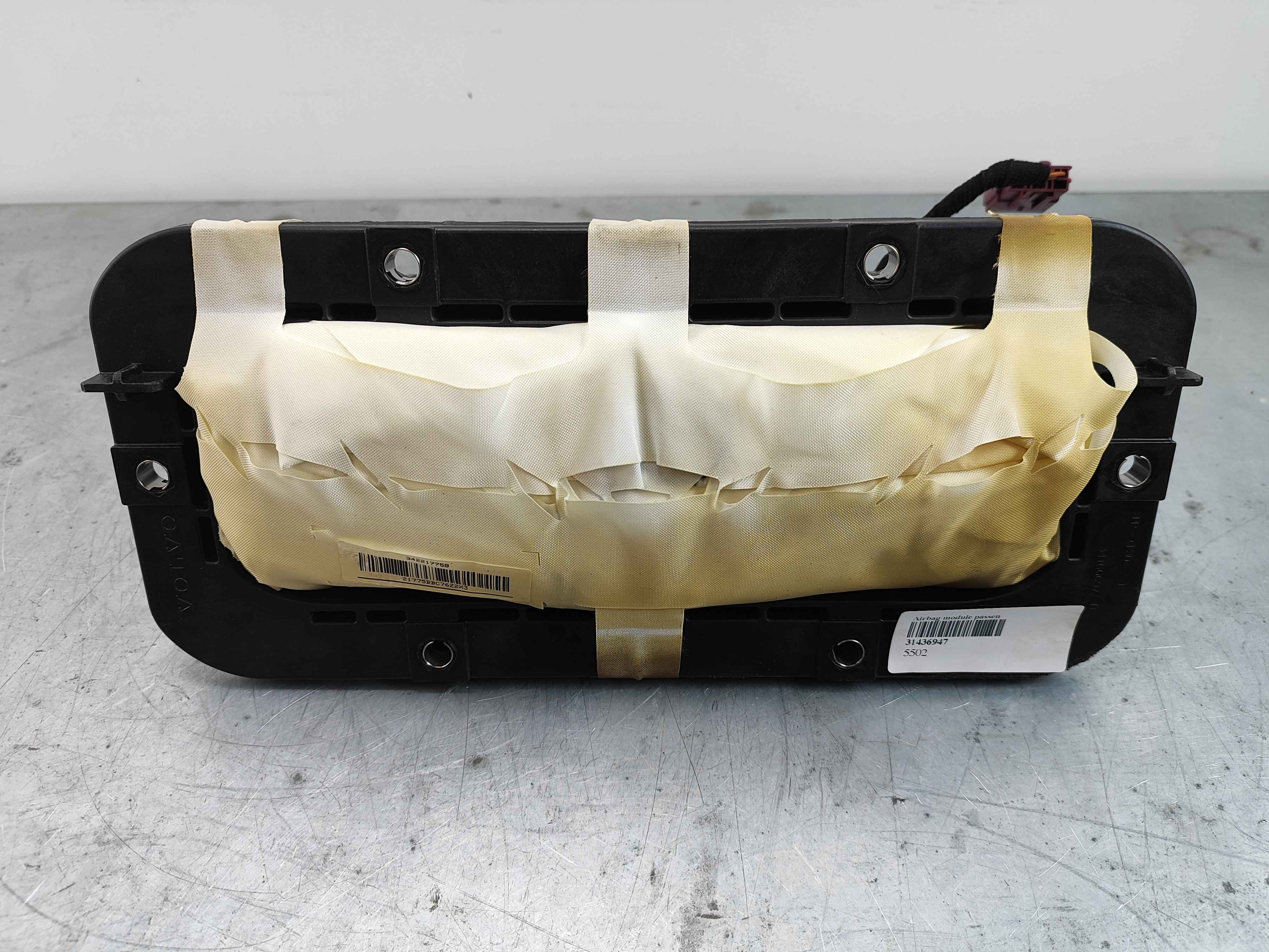 Airbag module passenger side Variant code: EO02 or EO03