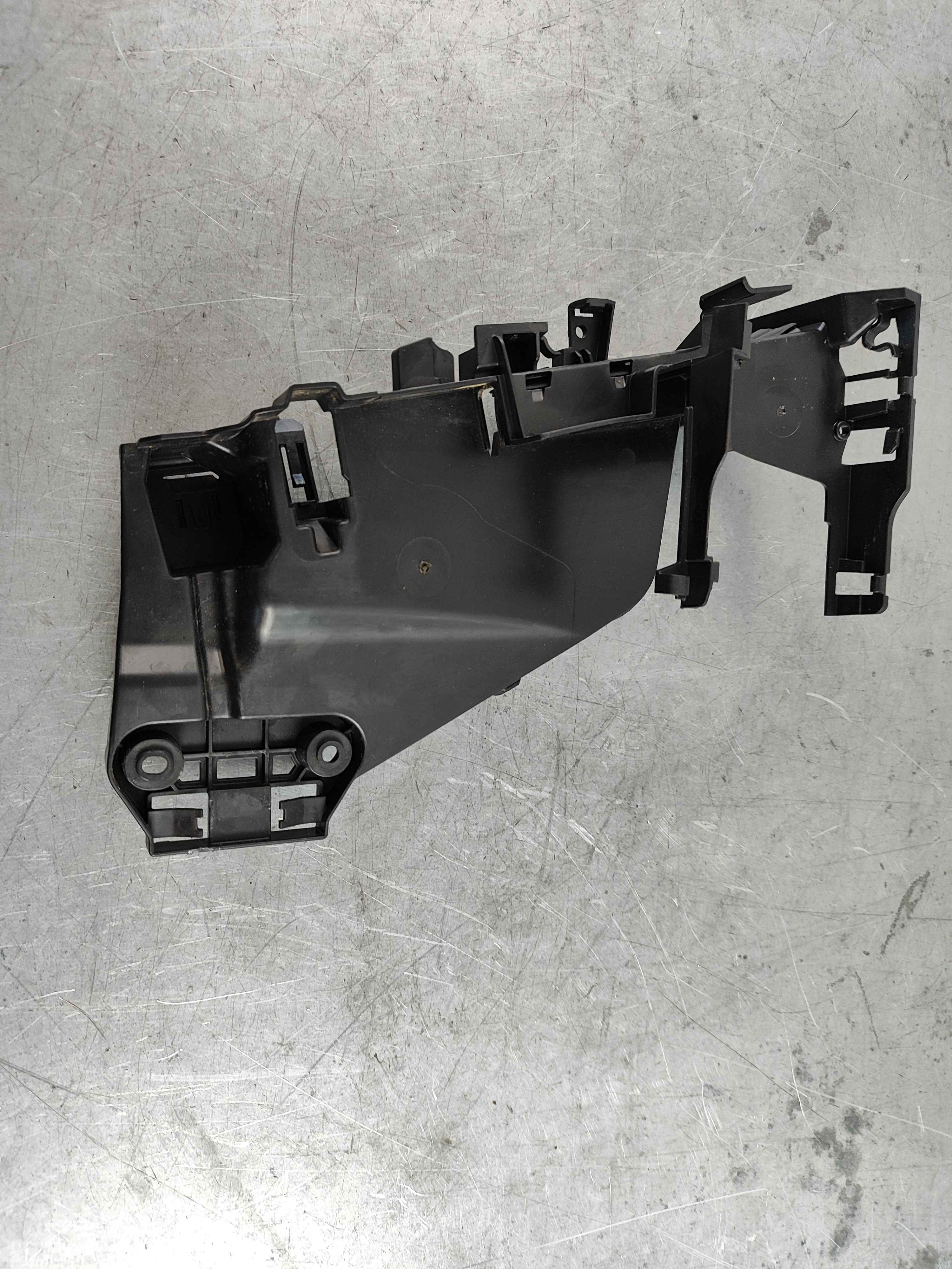 Bracket, right front (XC40|C40)