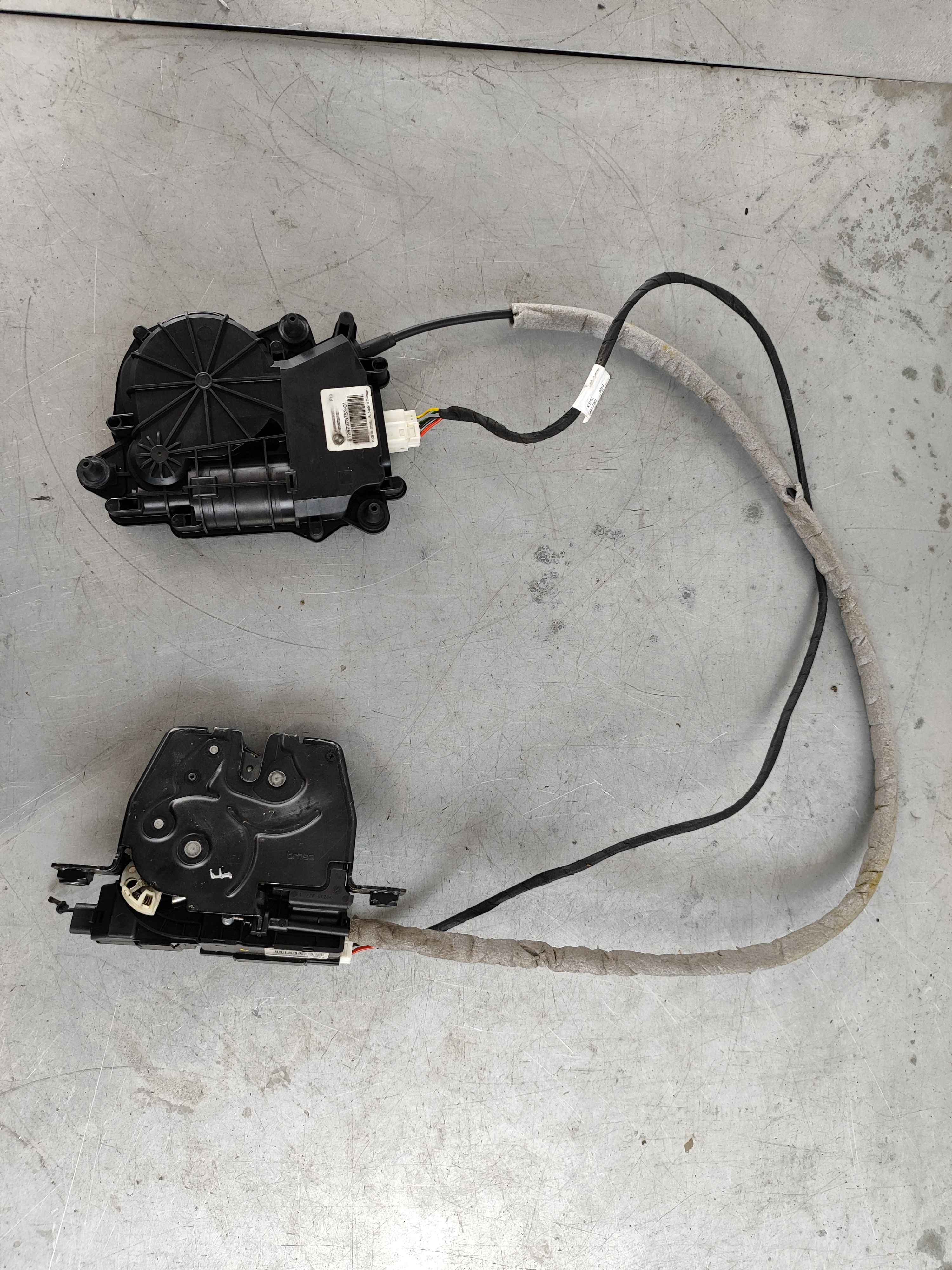 Trunk lid lock, top BMW
