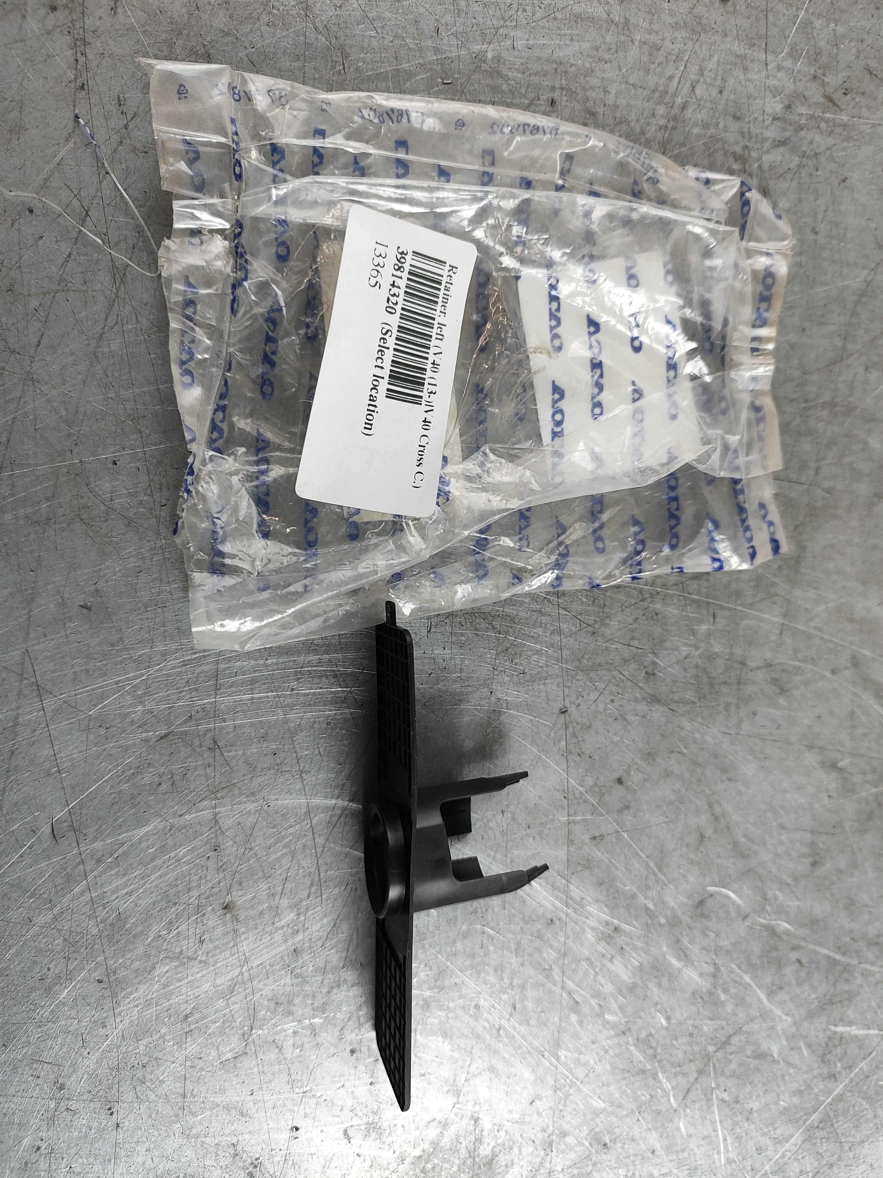 Retainer, left (V40 (13-)|V40 Cross C.)