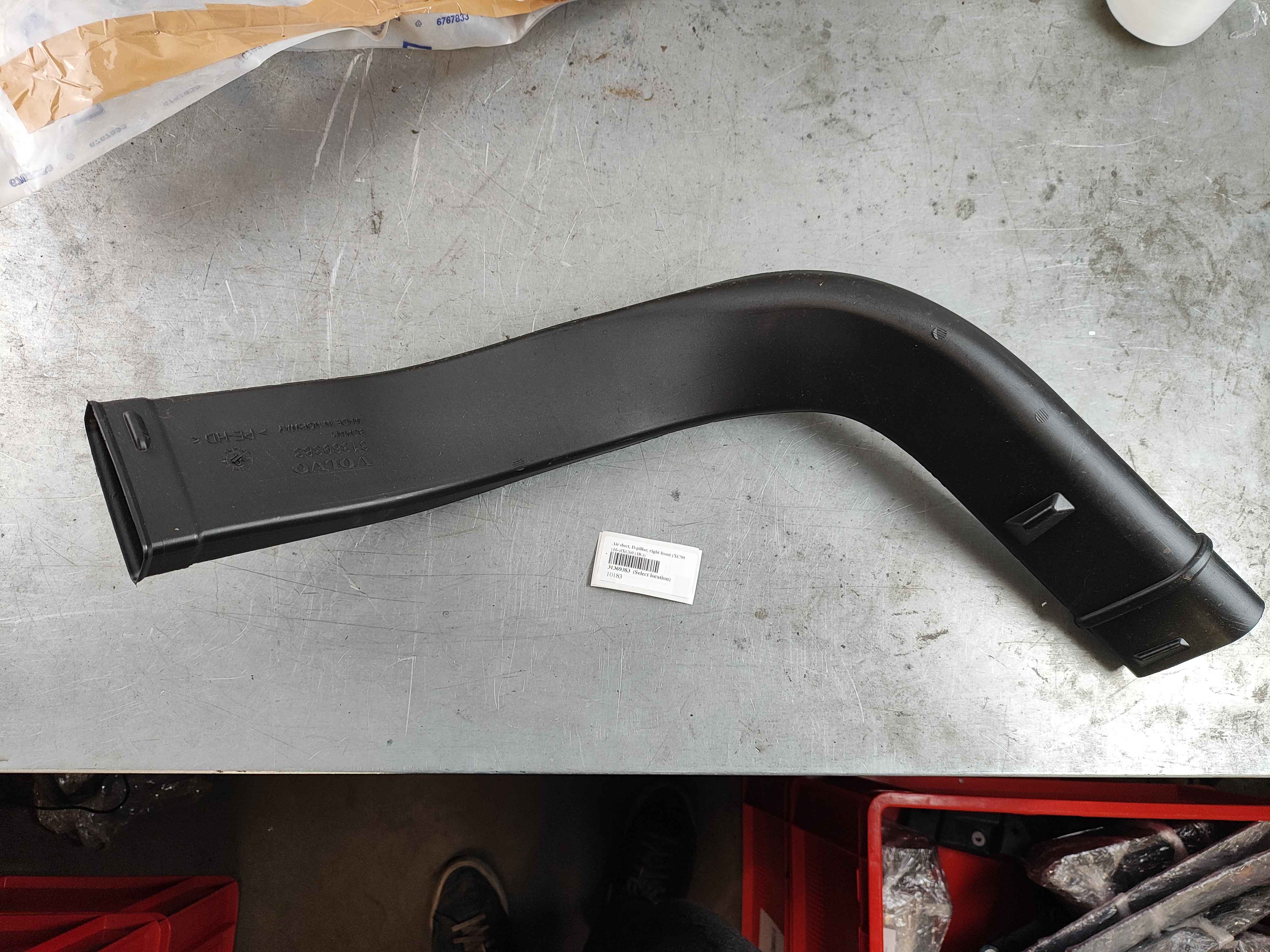 Air duct, B-pillar, right front (XC90 (16-)|XC60 (18-))