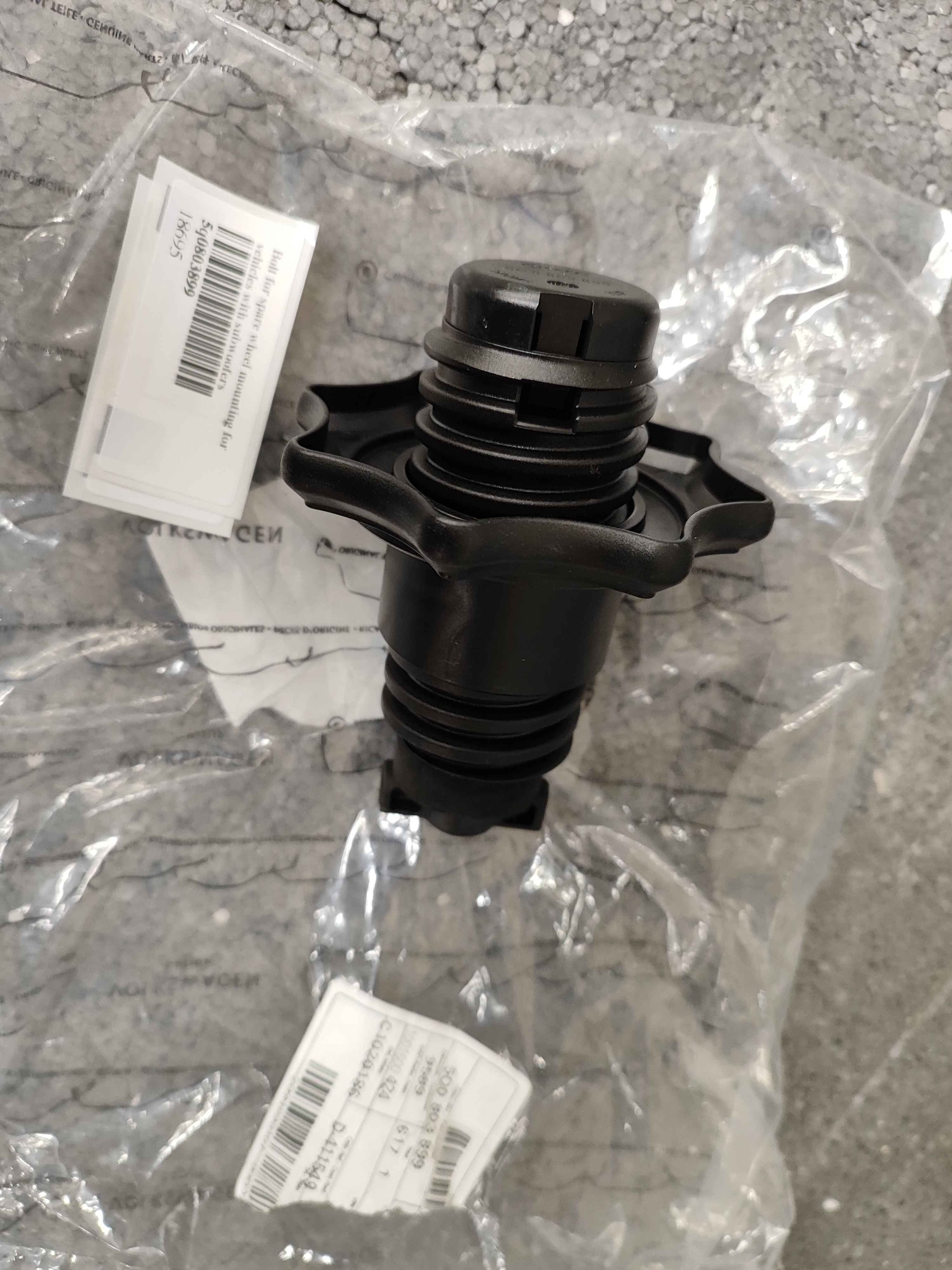 Bolt for spare wheel mounting for vehicles with subwoofers