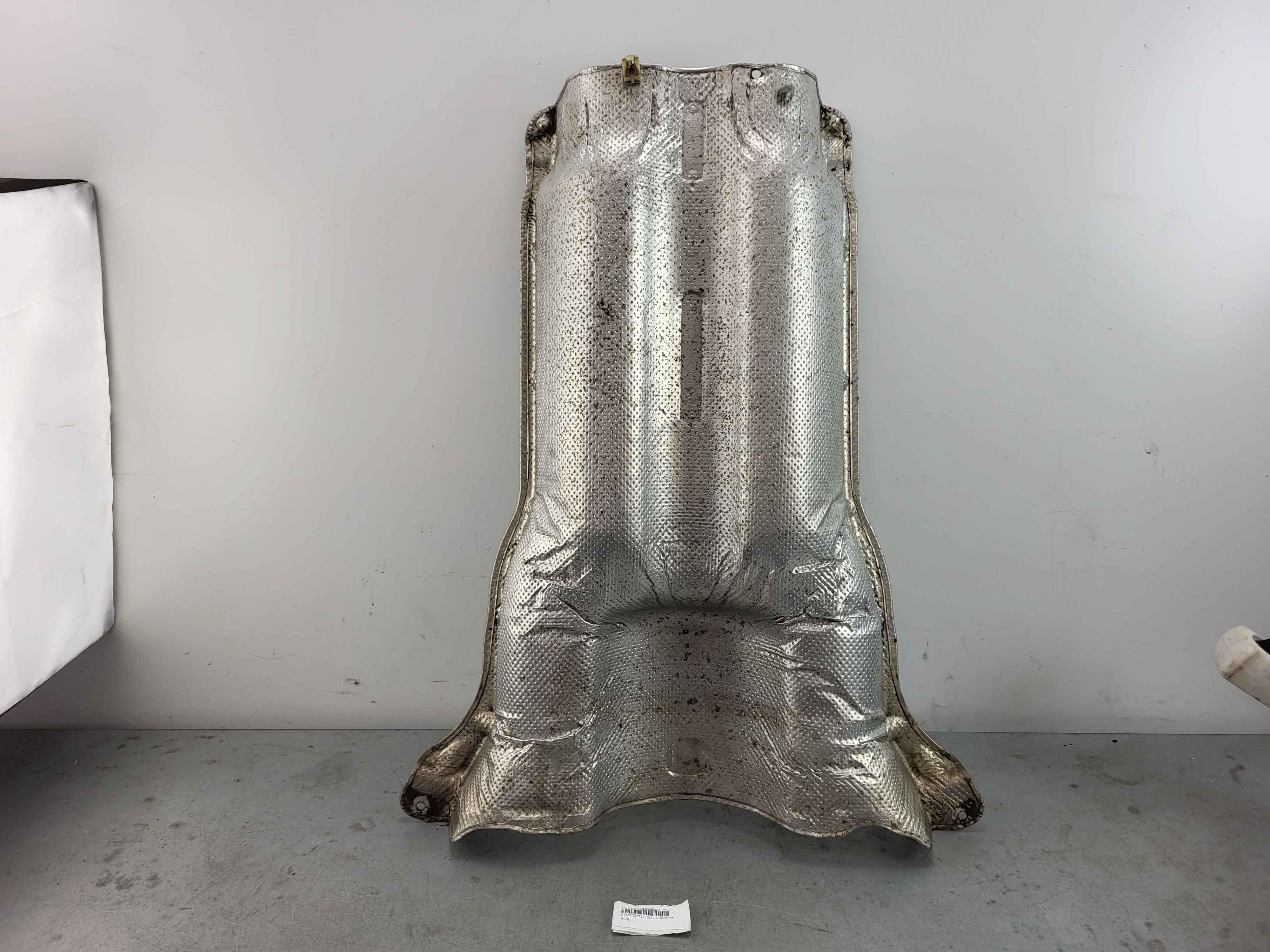 Fuel tank heat insulation BMW