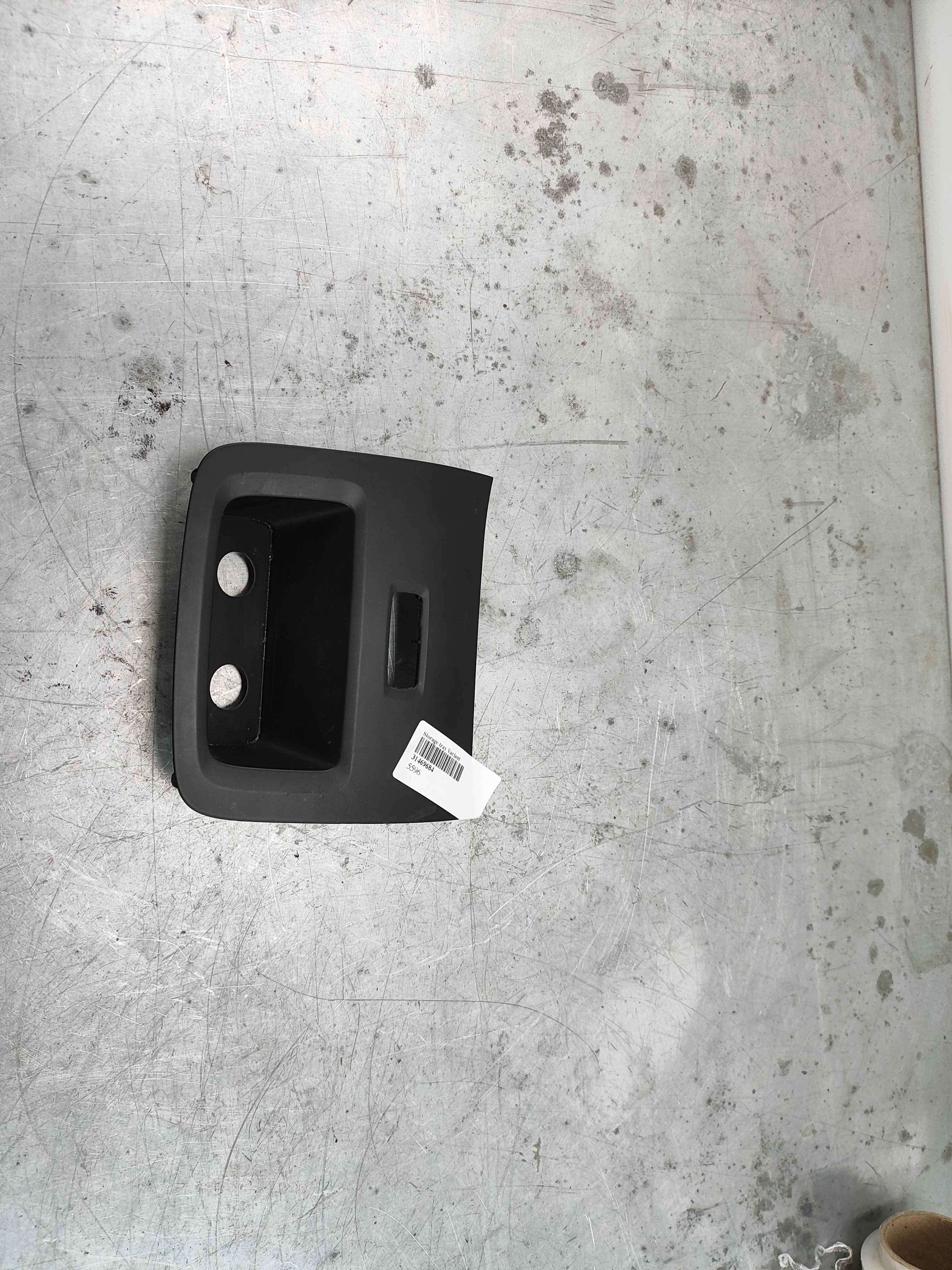 Storage tray Variant code: ED01 and NN02. Interior code: RXXX.