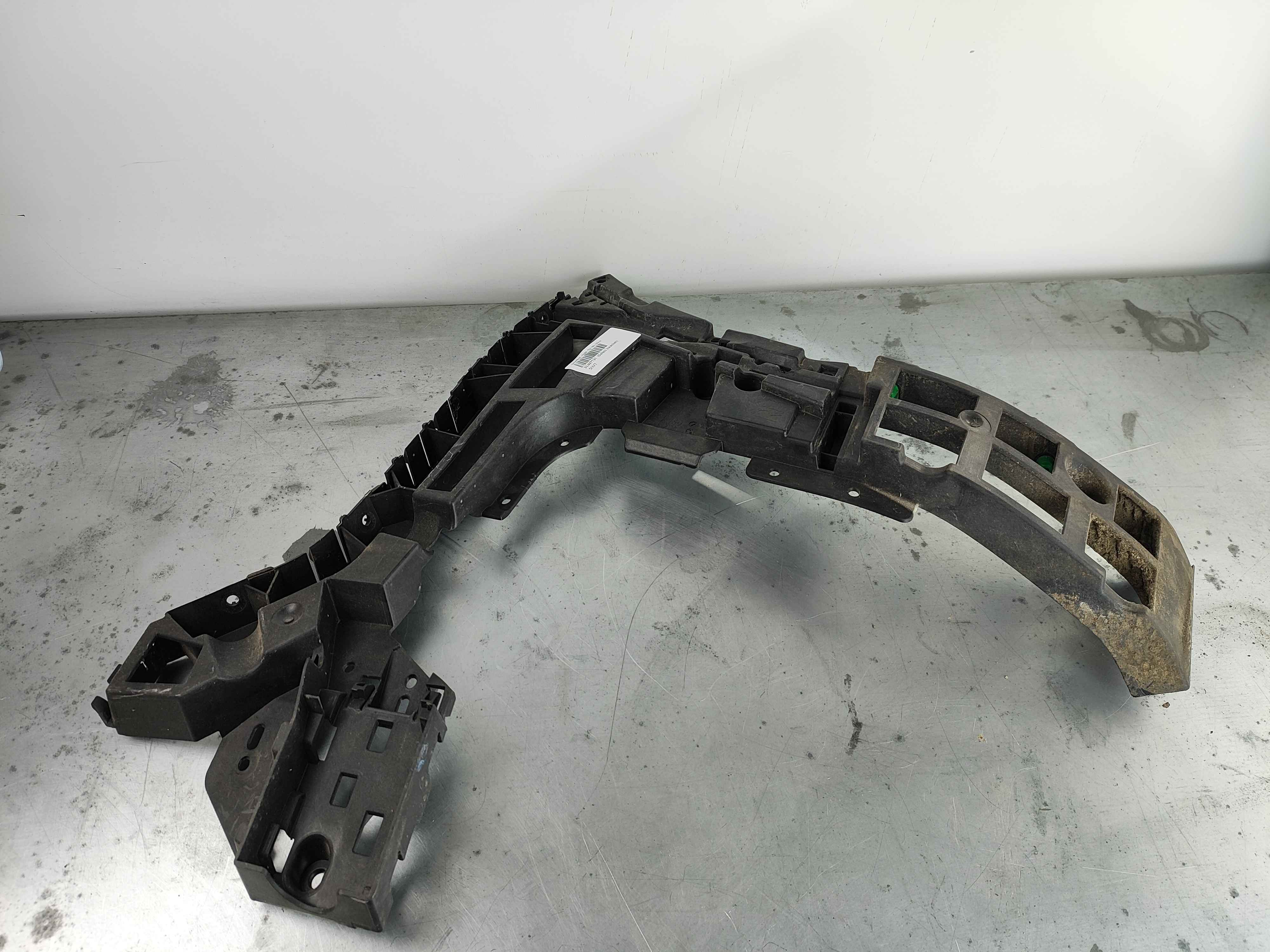 Bracket, right (XC90 (16-))