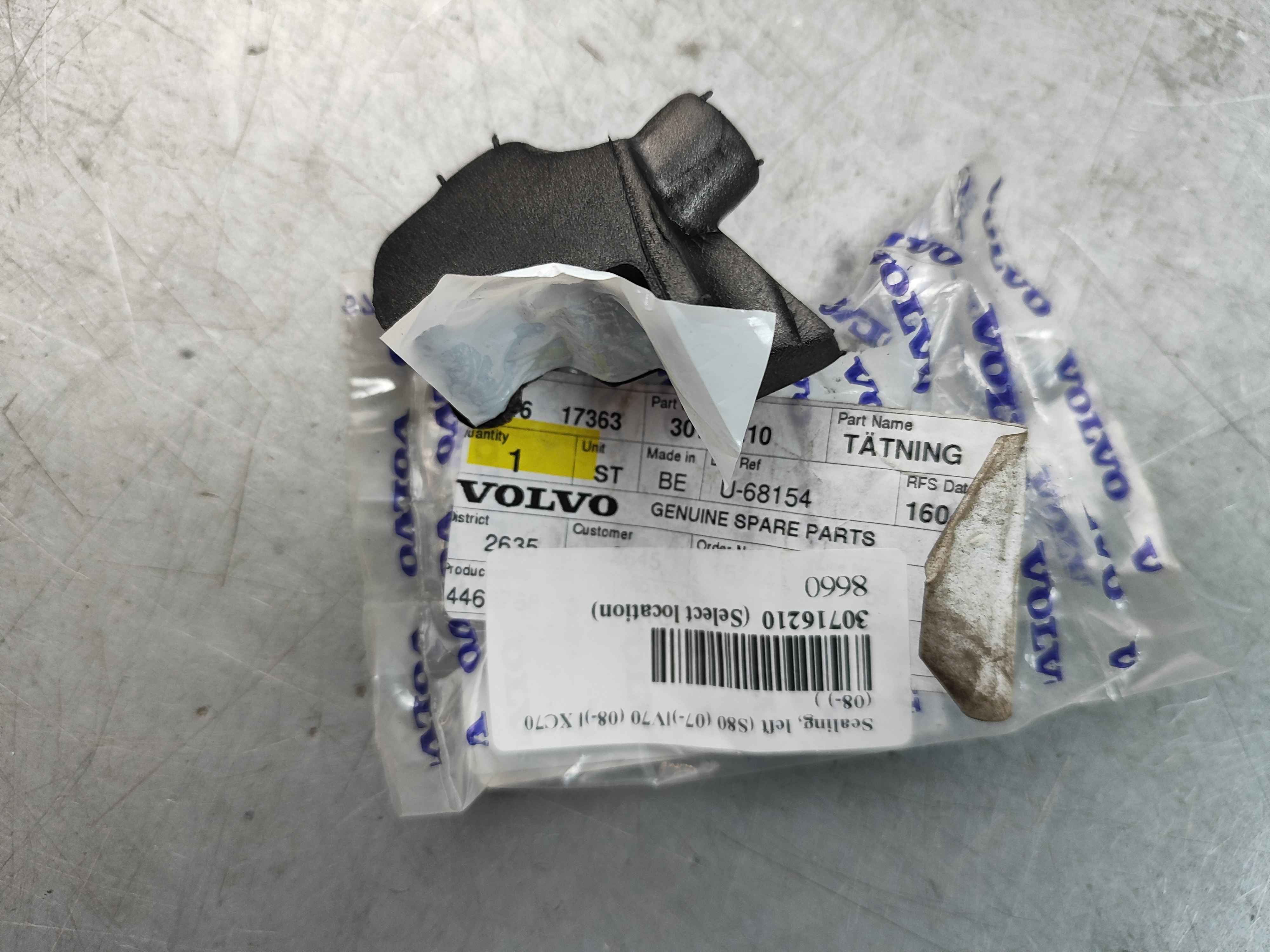 Sealing, left (S80 (07-)|V70 (08-)| XC70 (08-) )
