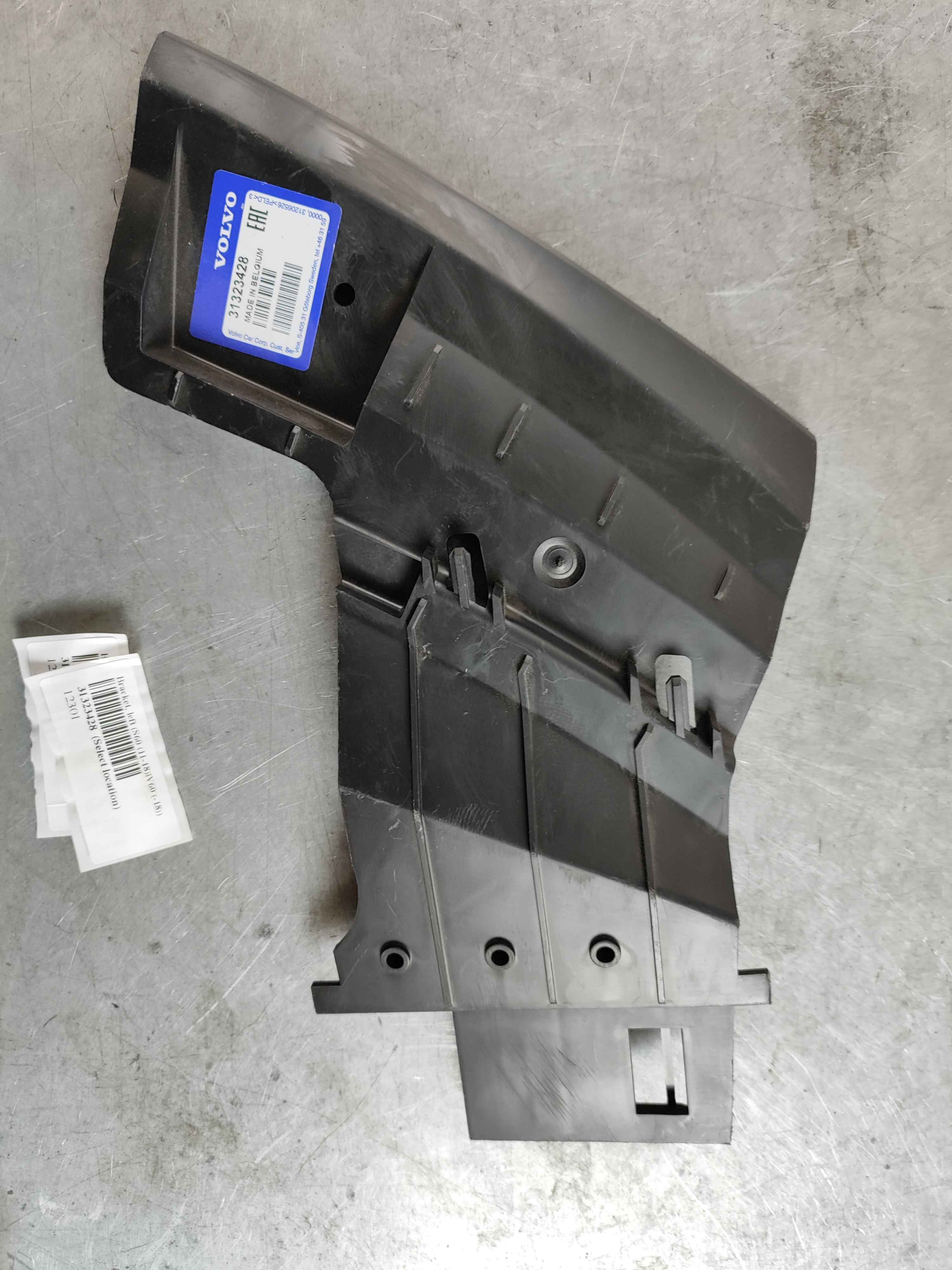 Bracket, left (S60 (11-18)|V60 (-18))