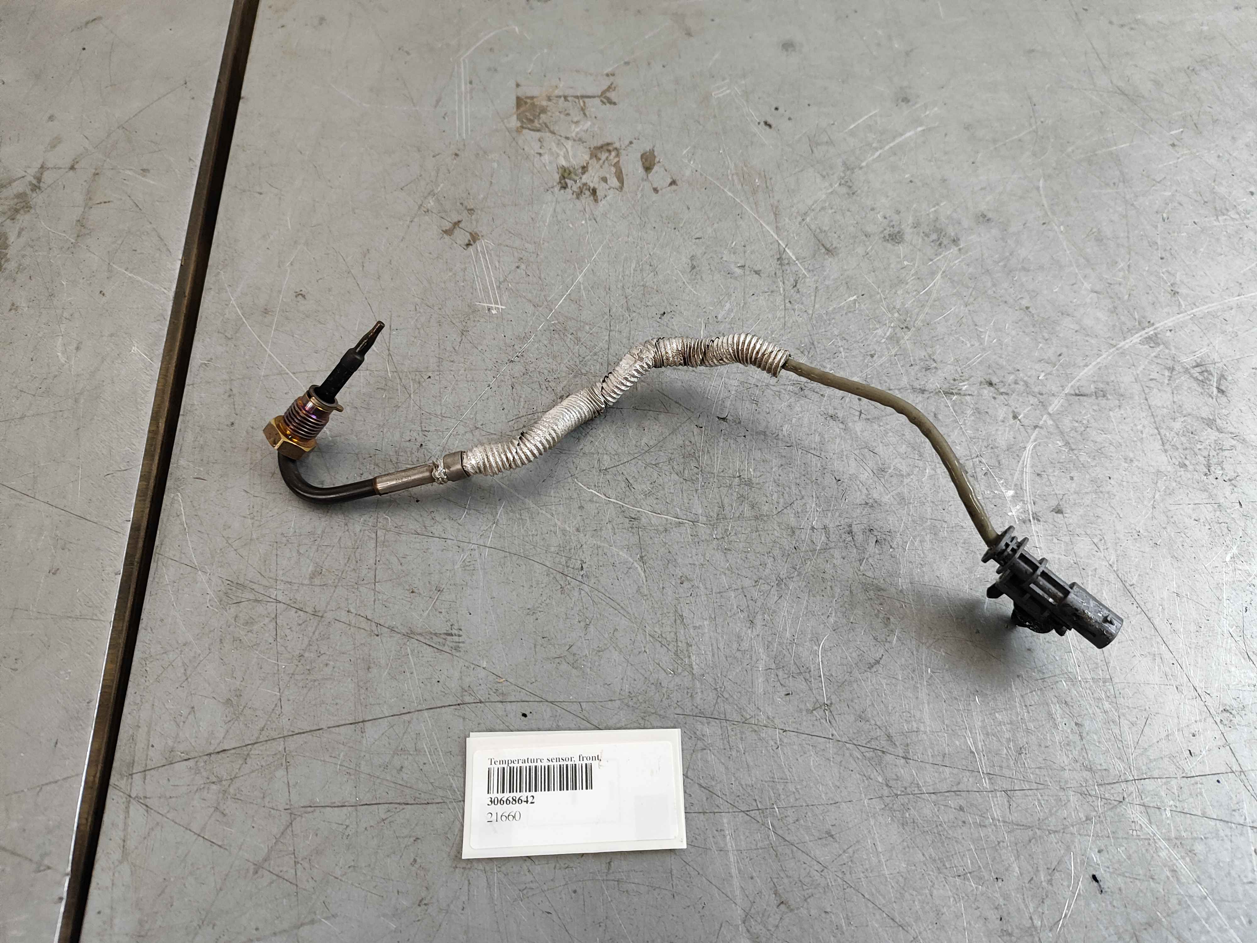 Temperature sensor, front