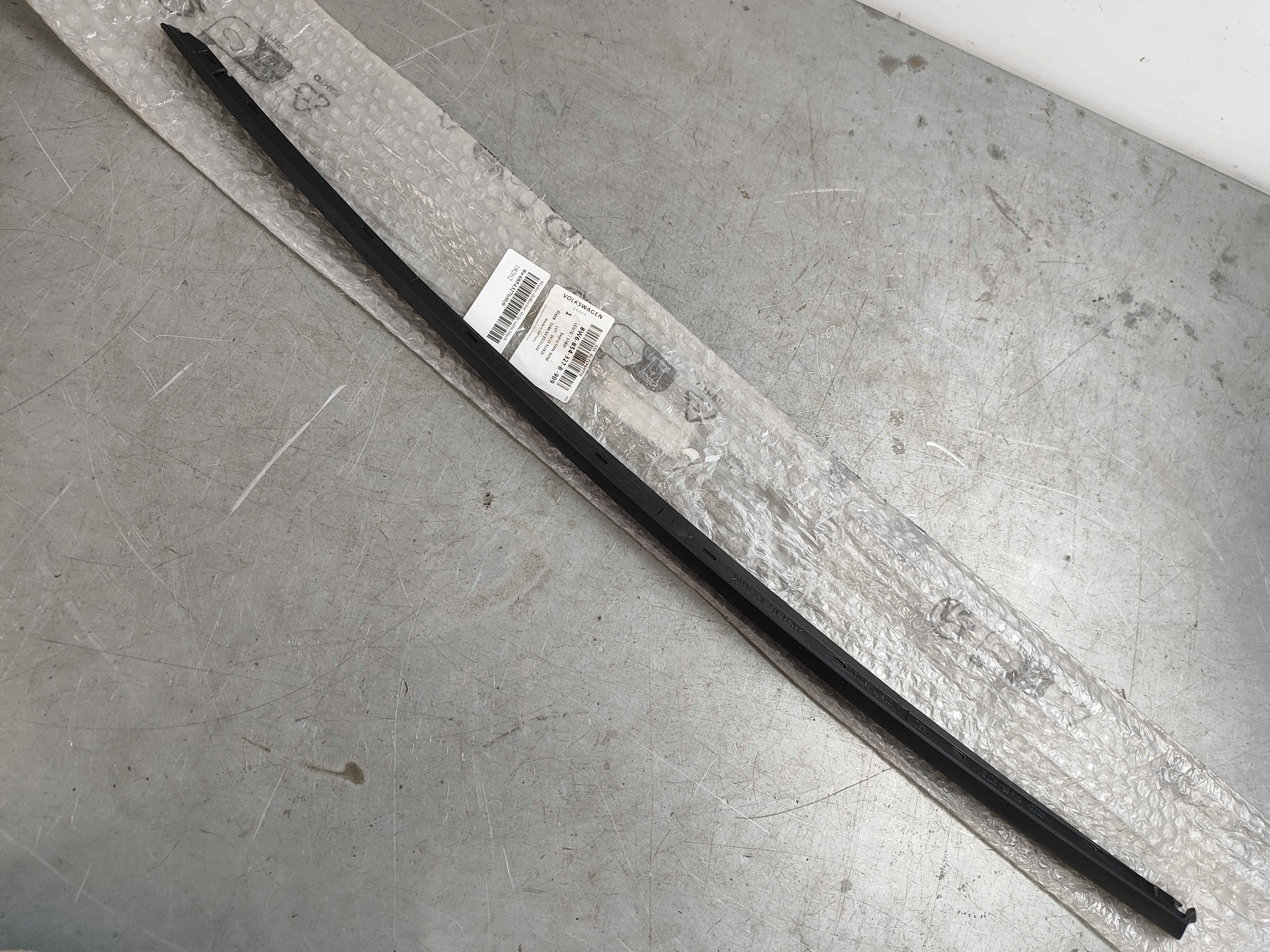 Water deflector strip satin black