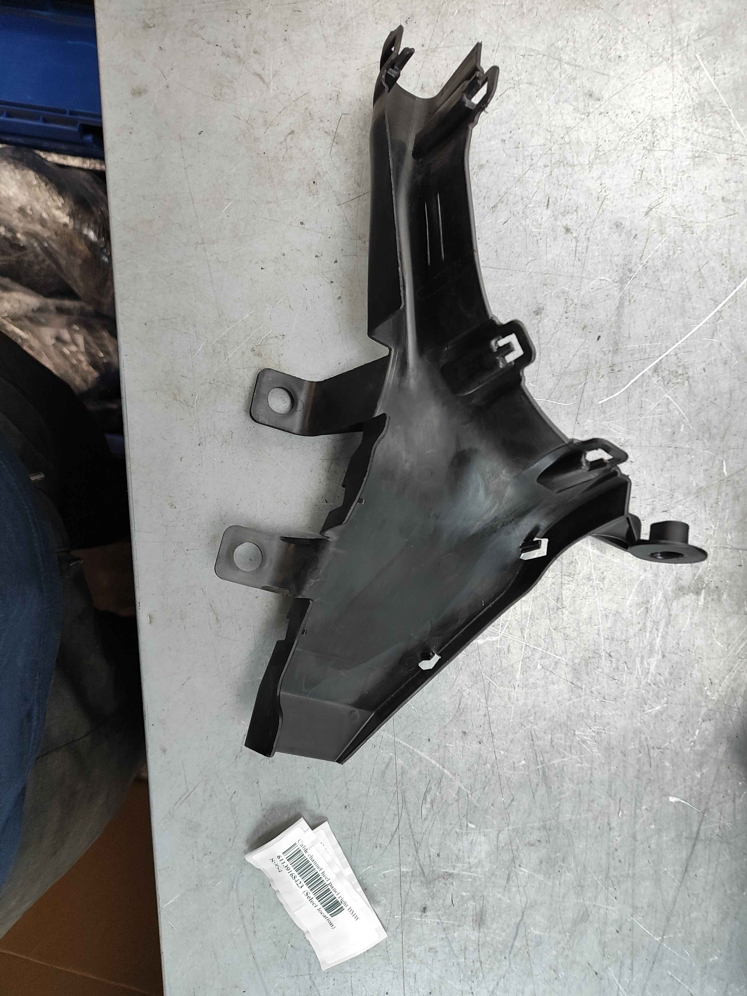 Cable channel heel panel right BMW