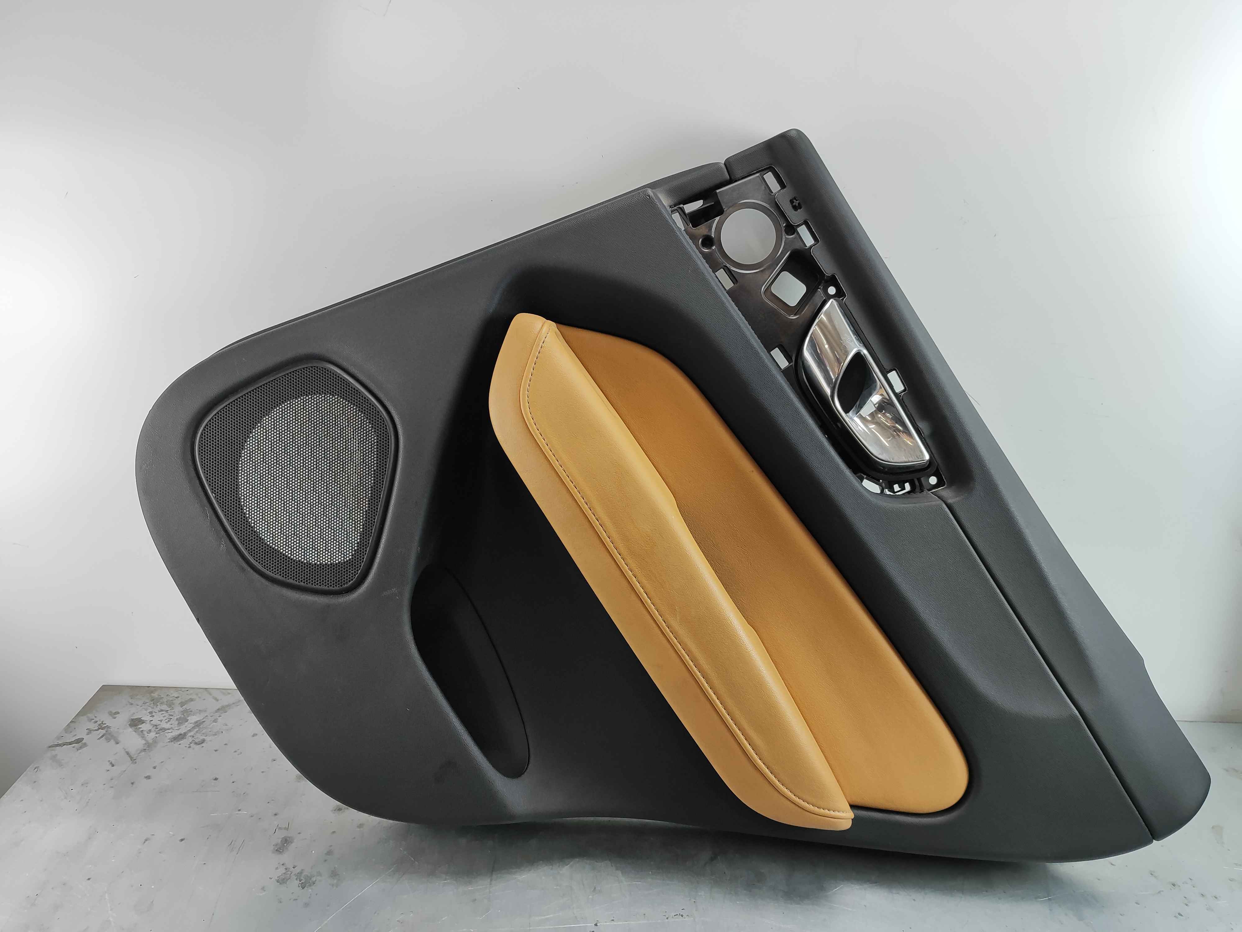 Door panel Interior code: RC20. right