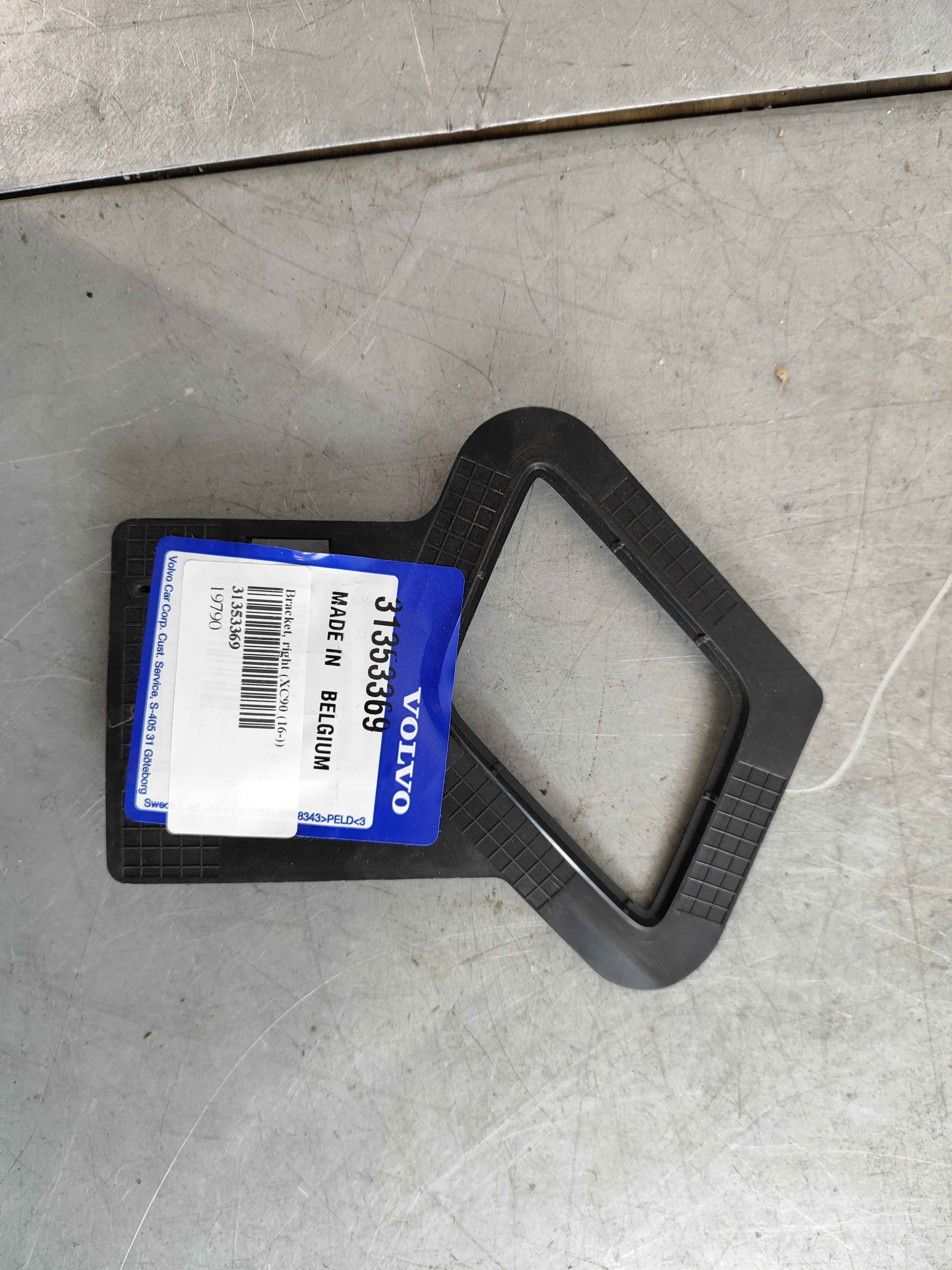 Bracket, right (XC90 (16-))