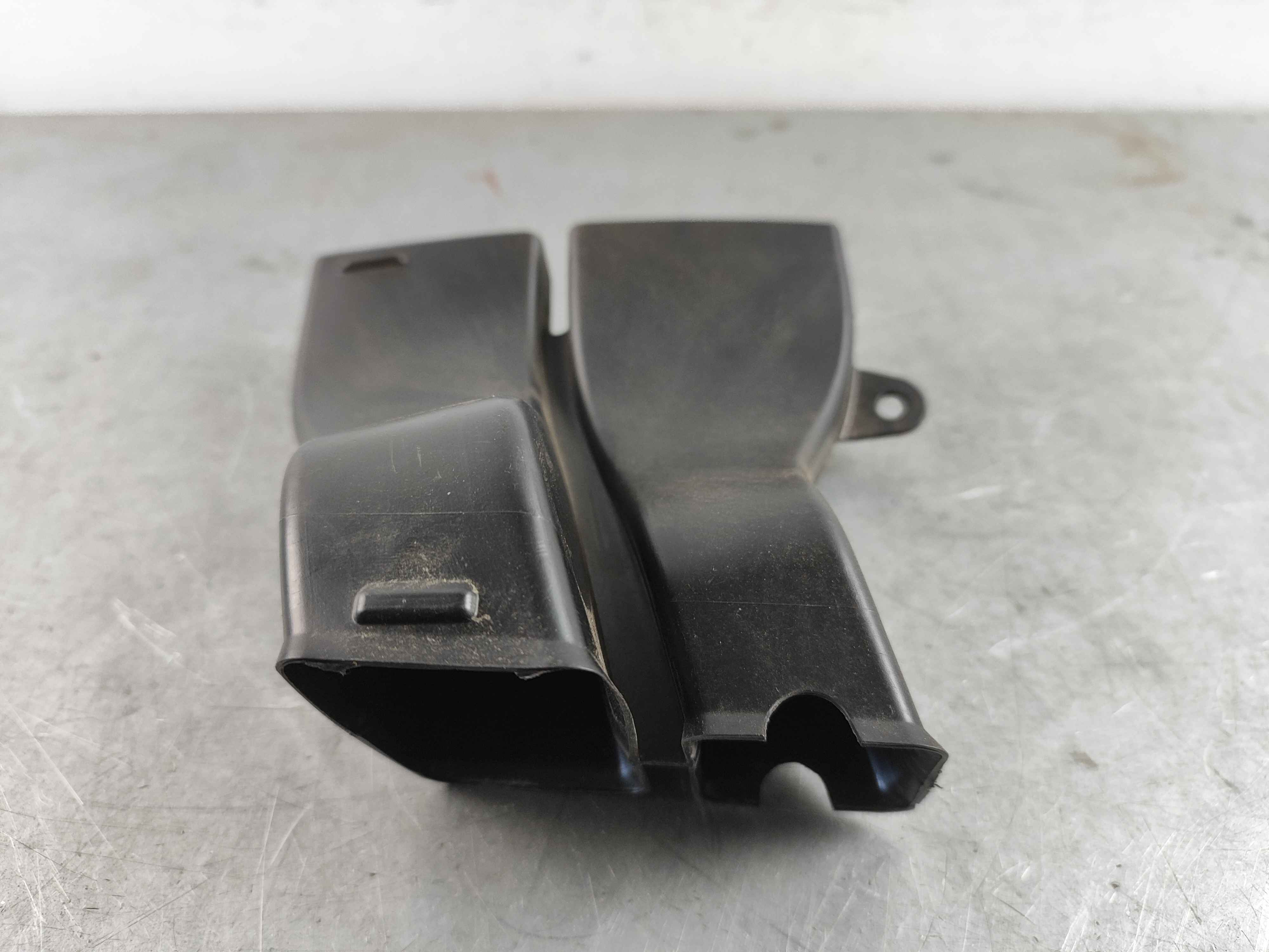 Air duct, right, floor (XC90 (16-)|XC60 (18-))