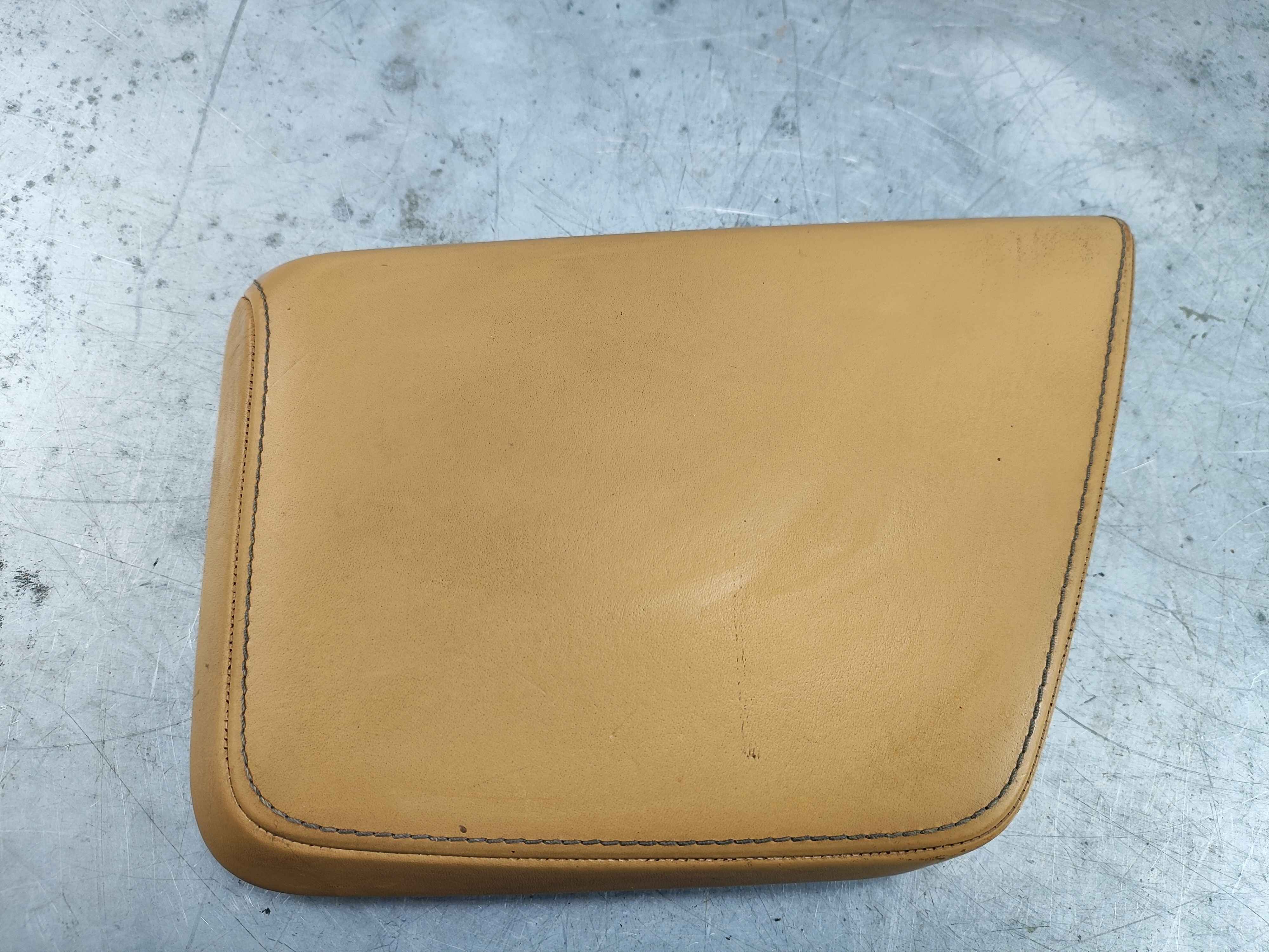 Cover FC 21; CH -783661 FC 25; CH -783661 FC 36; CH -784849 Interior code: RC20. Variant code: XE0D.