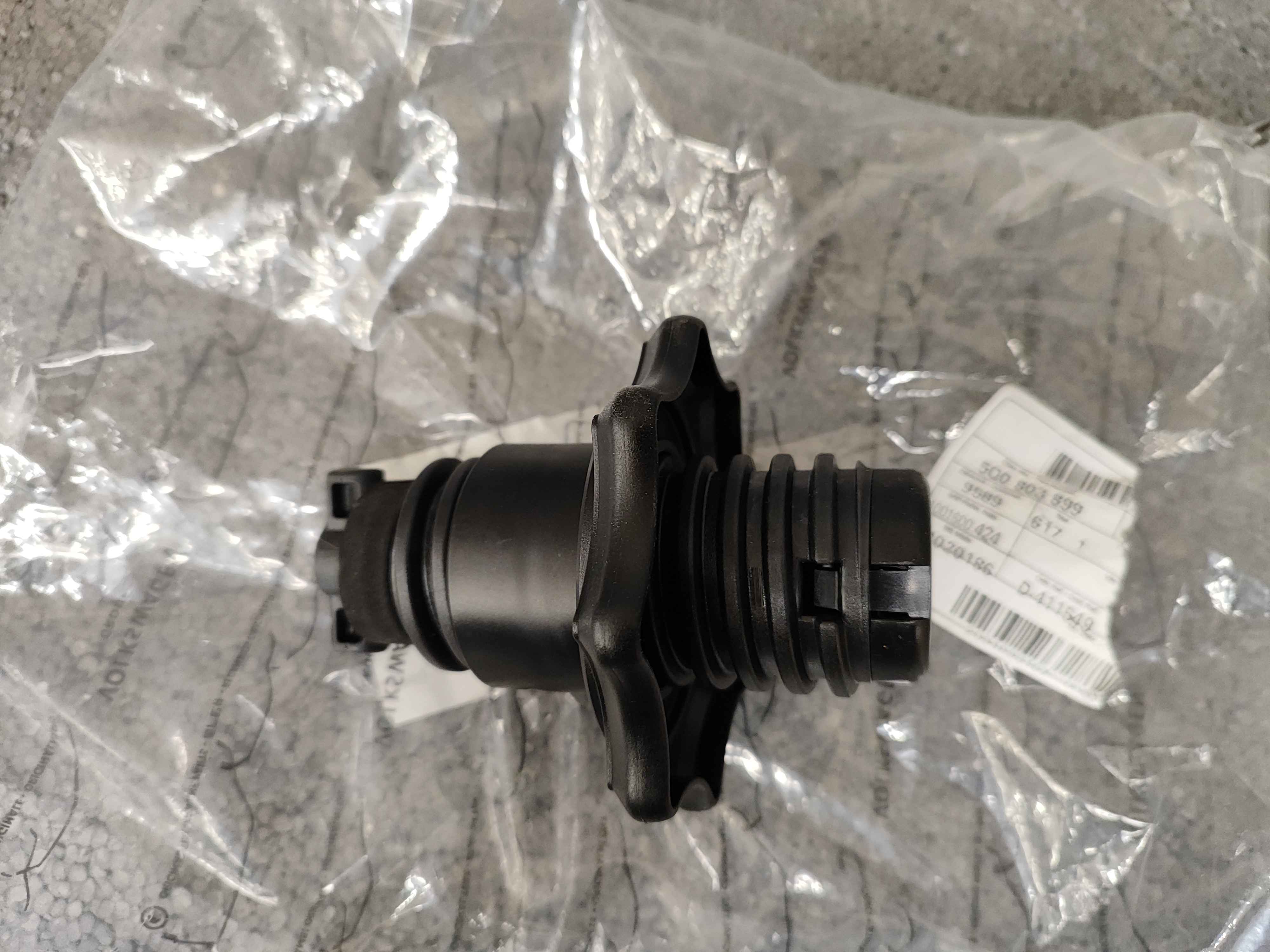 Bolt for spare wheel mounting for vehicles with subwoofers