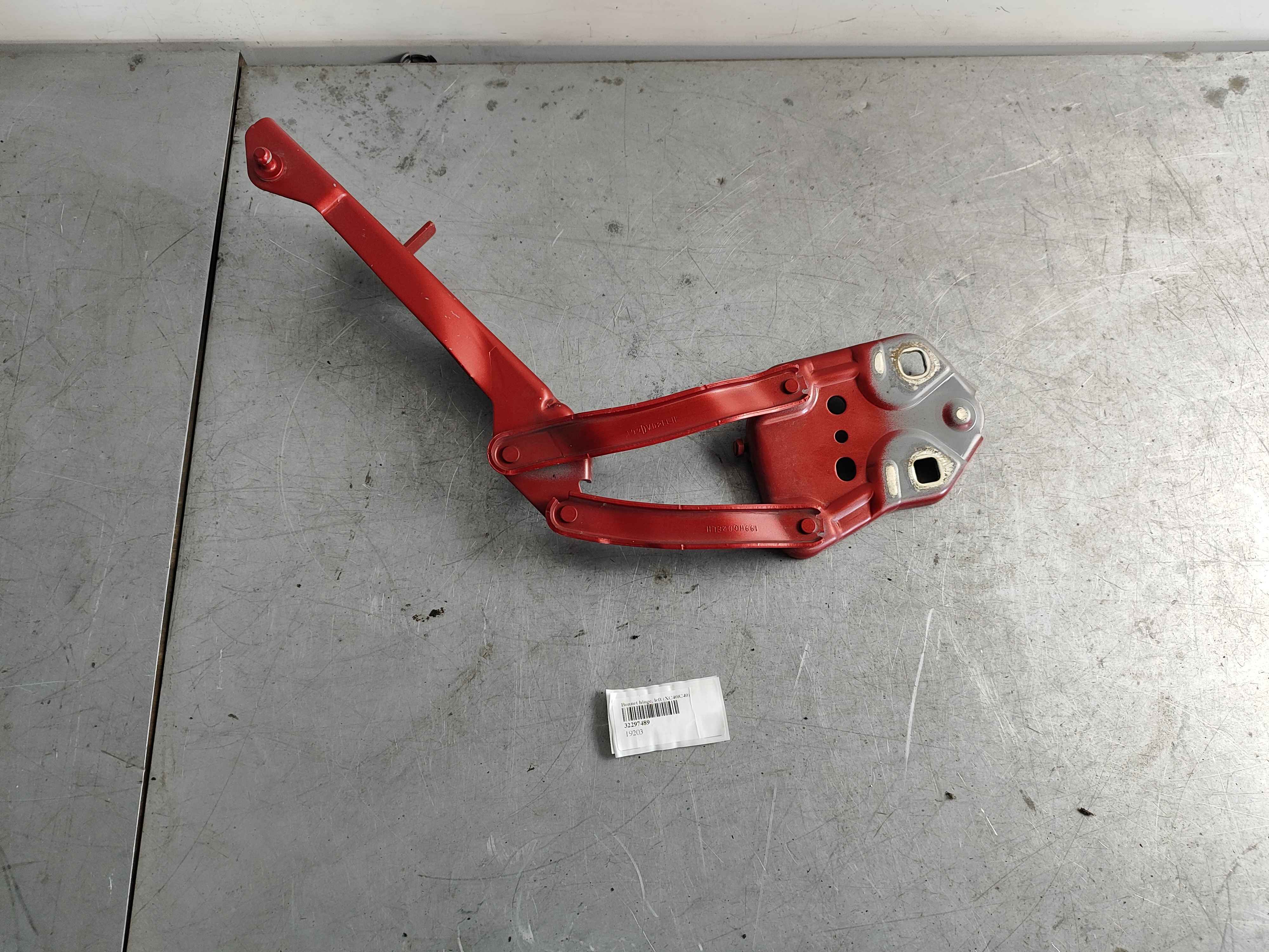 Bonnet hinge, left (XC40|C40)