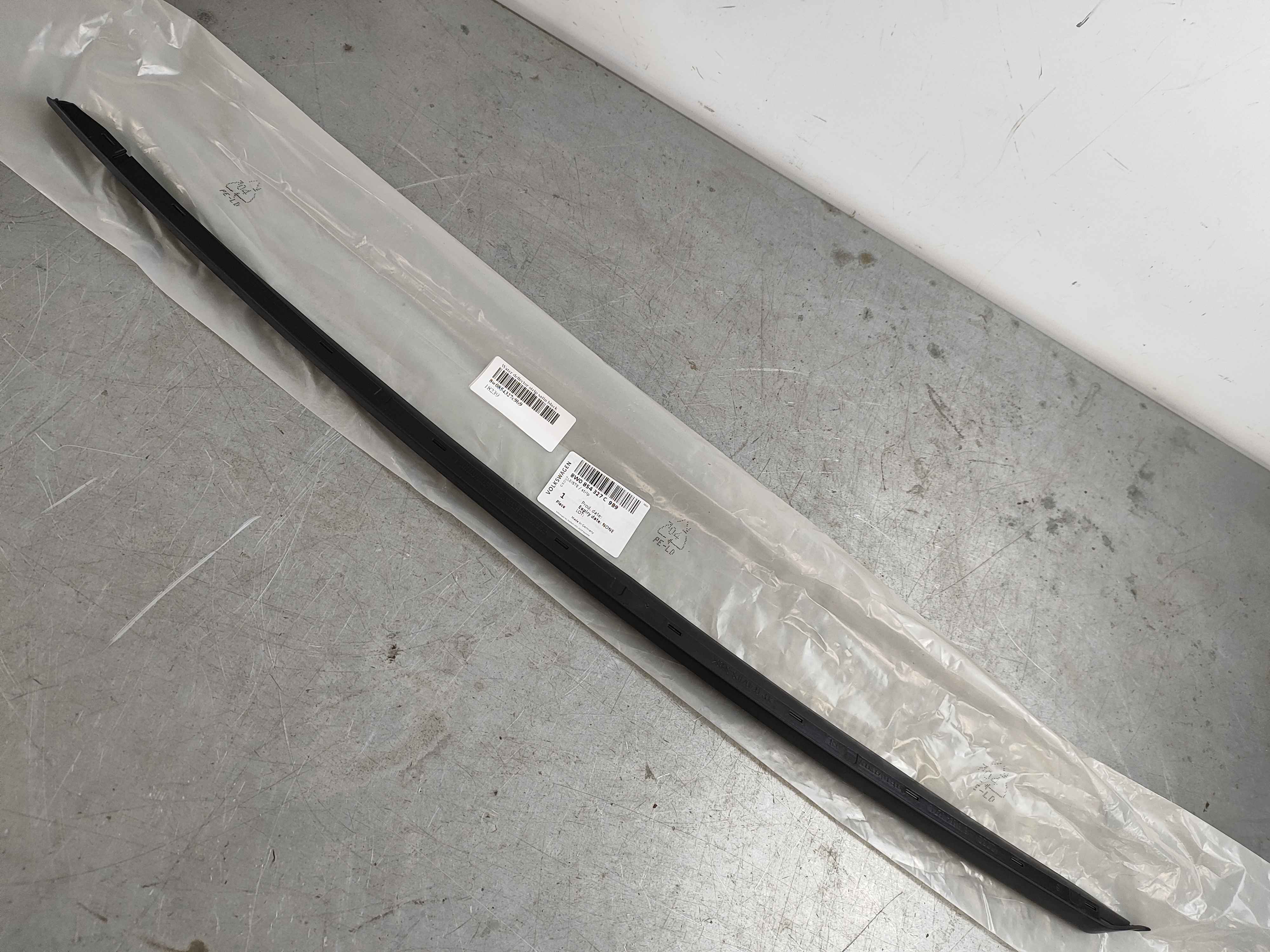 Water deflector strip satin black