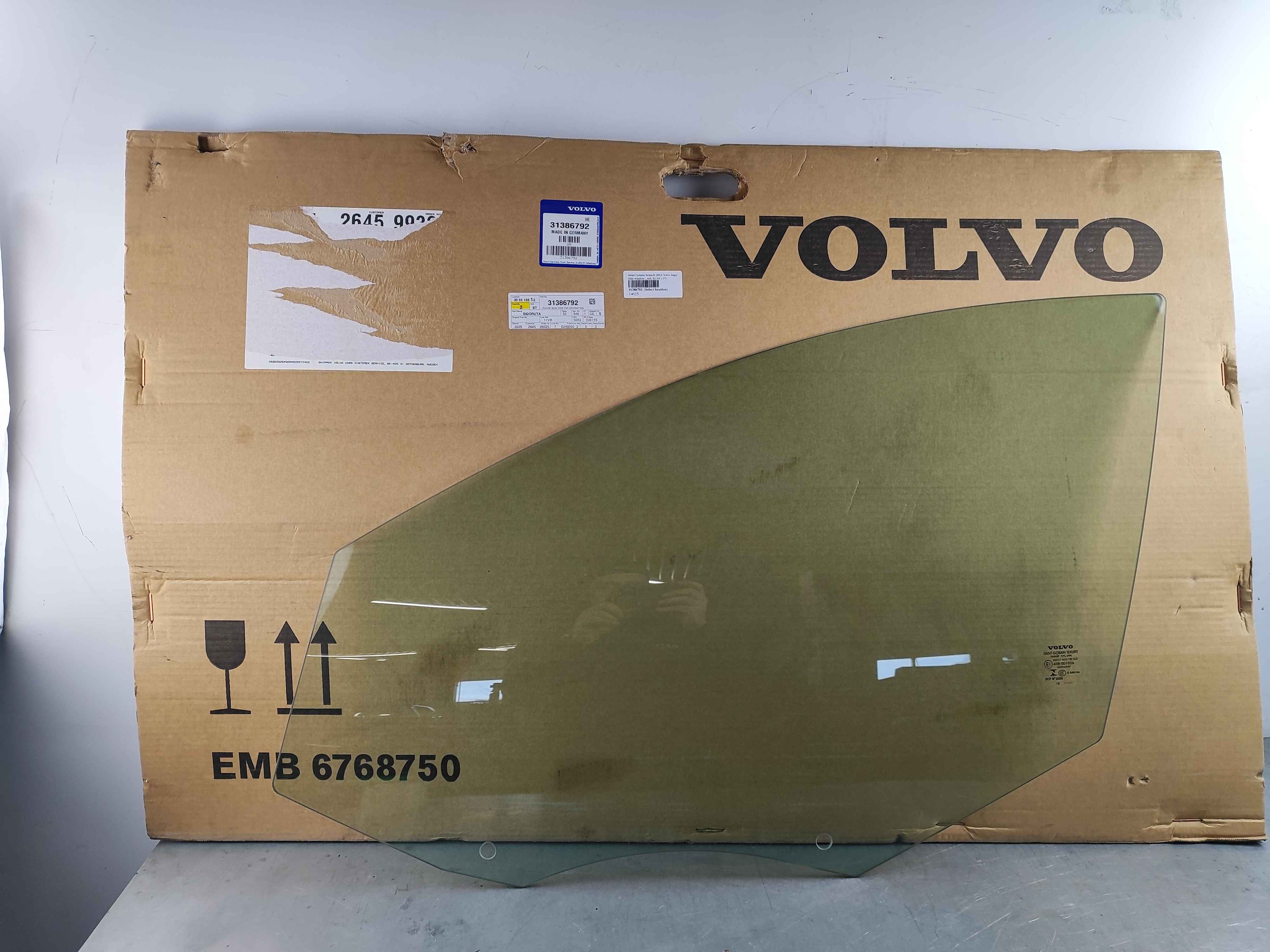 Saint Gobain Sekurit (BEZ Volvo logo) Side window, , left, XC60 (-17)