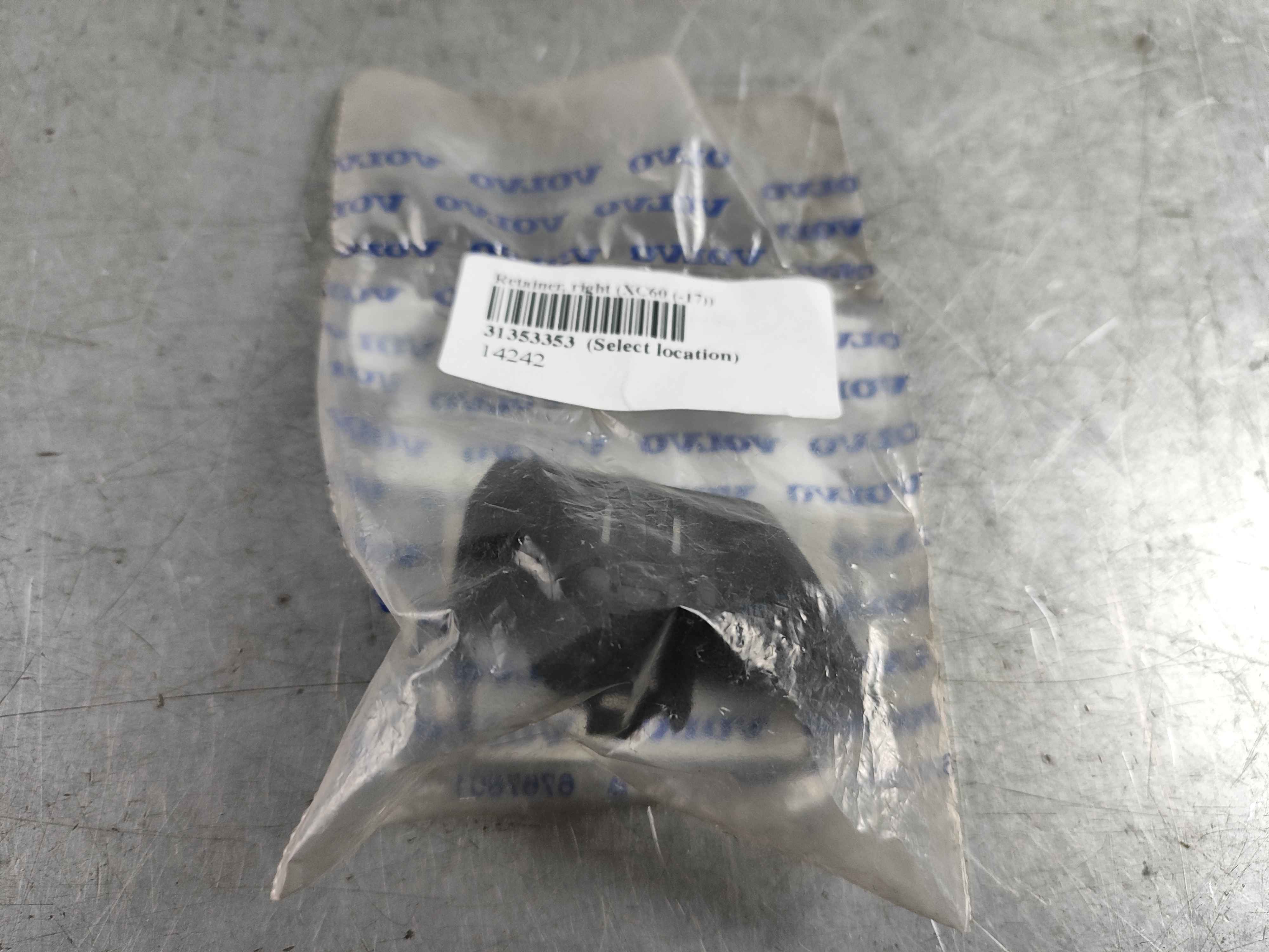 Retainer, right (XC60 (-17))