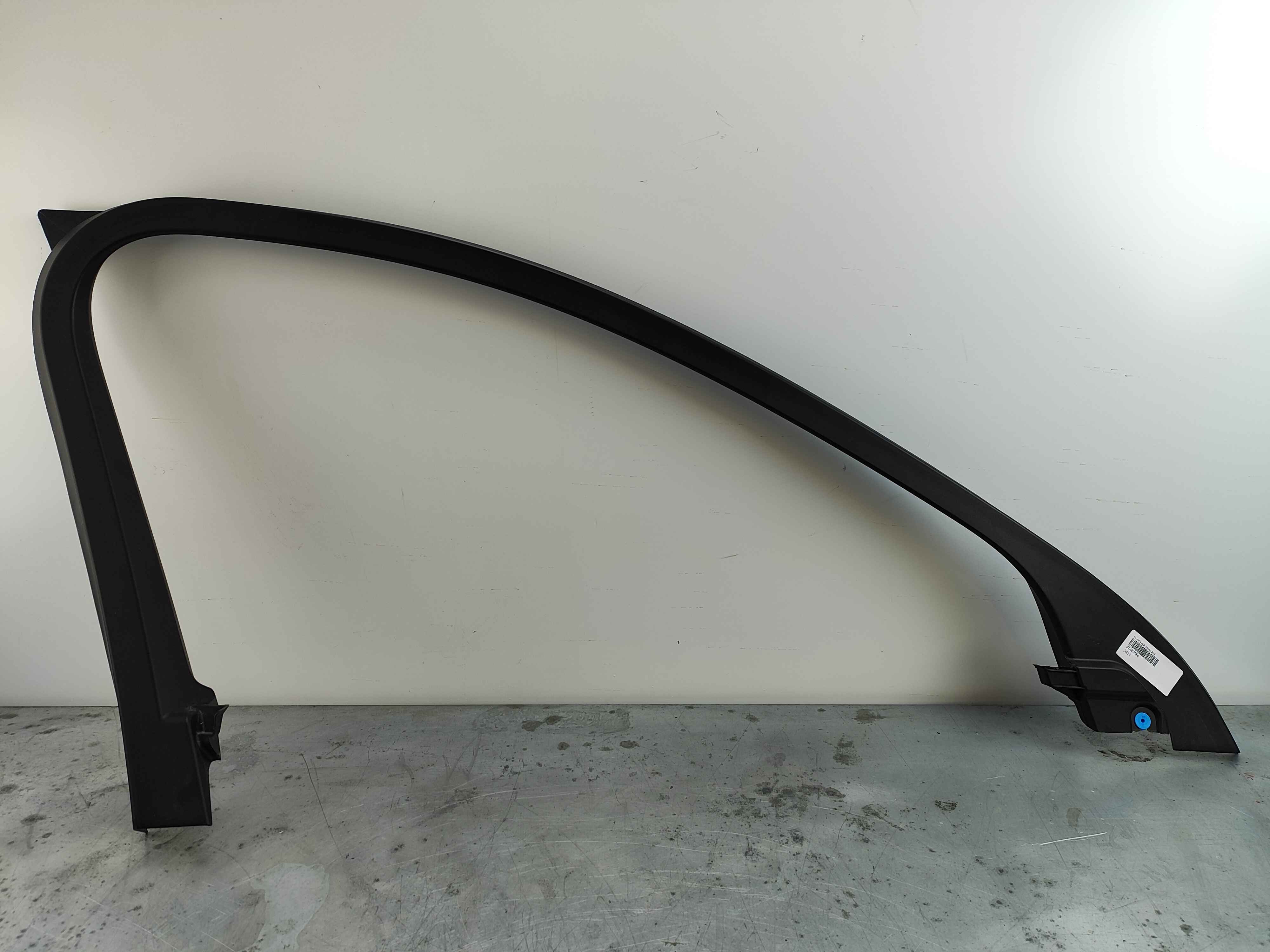 Door arch front left