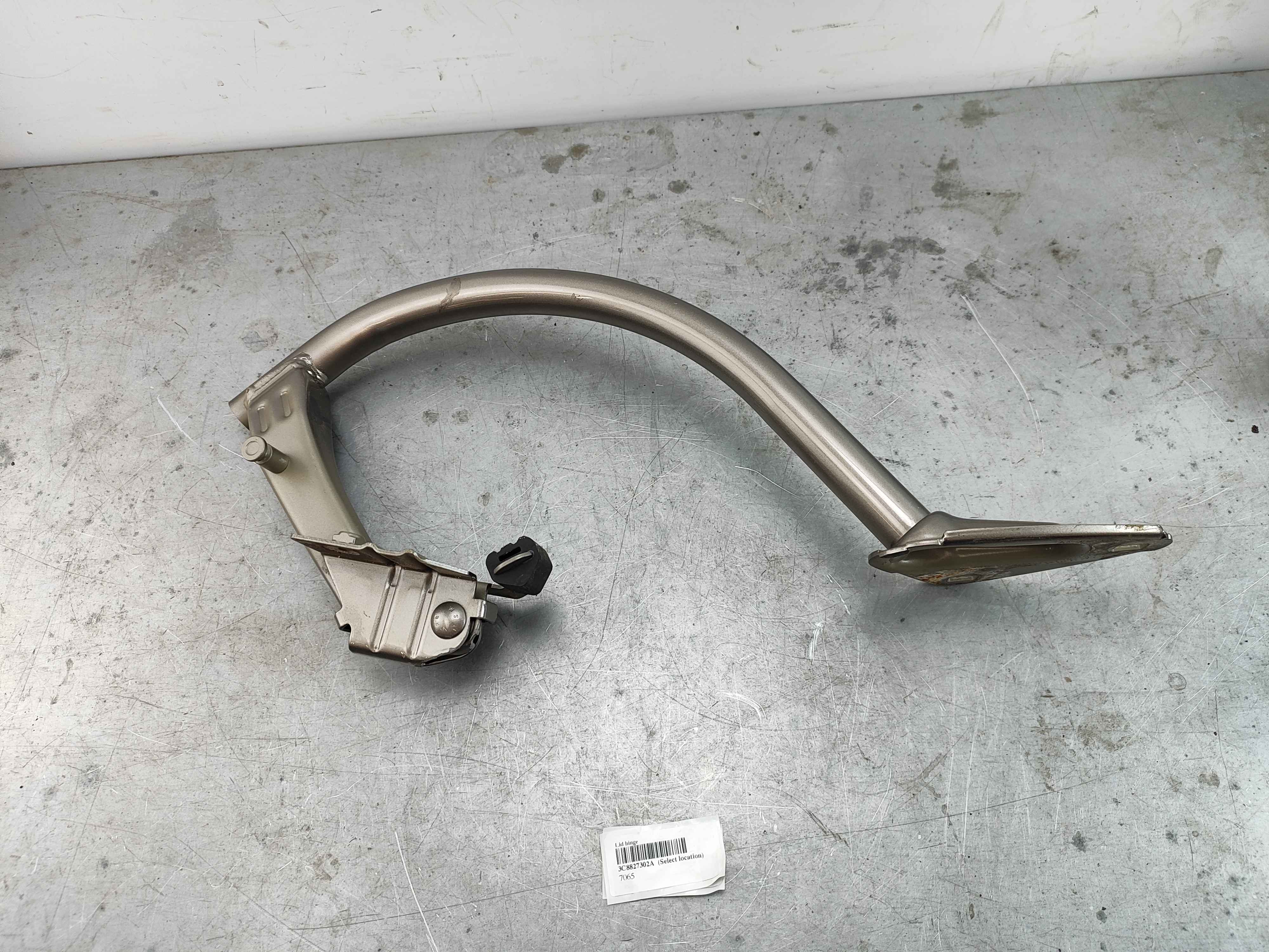 Lid hinge